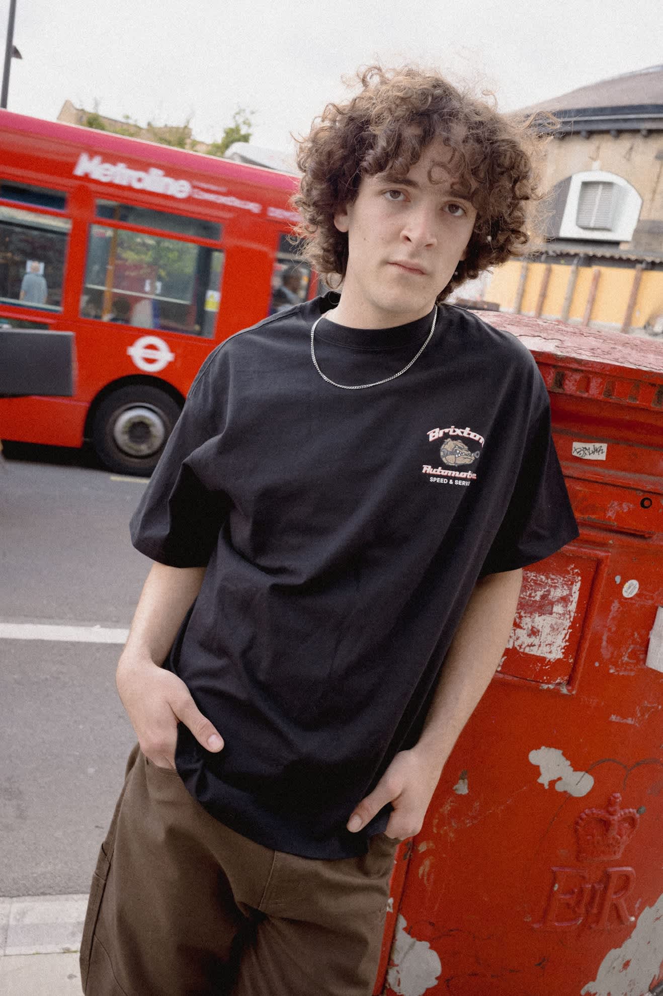brixton-brewster-oversized-t-shirt-schwarz-baumwolle image 2