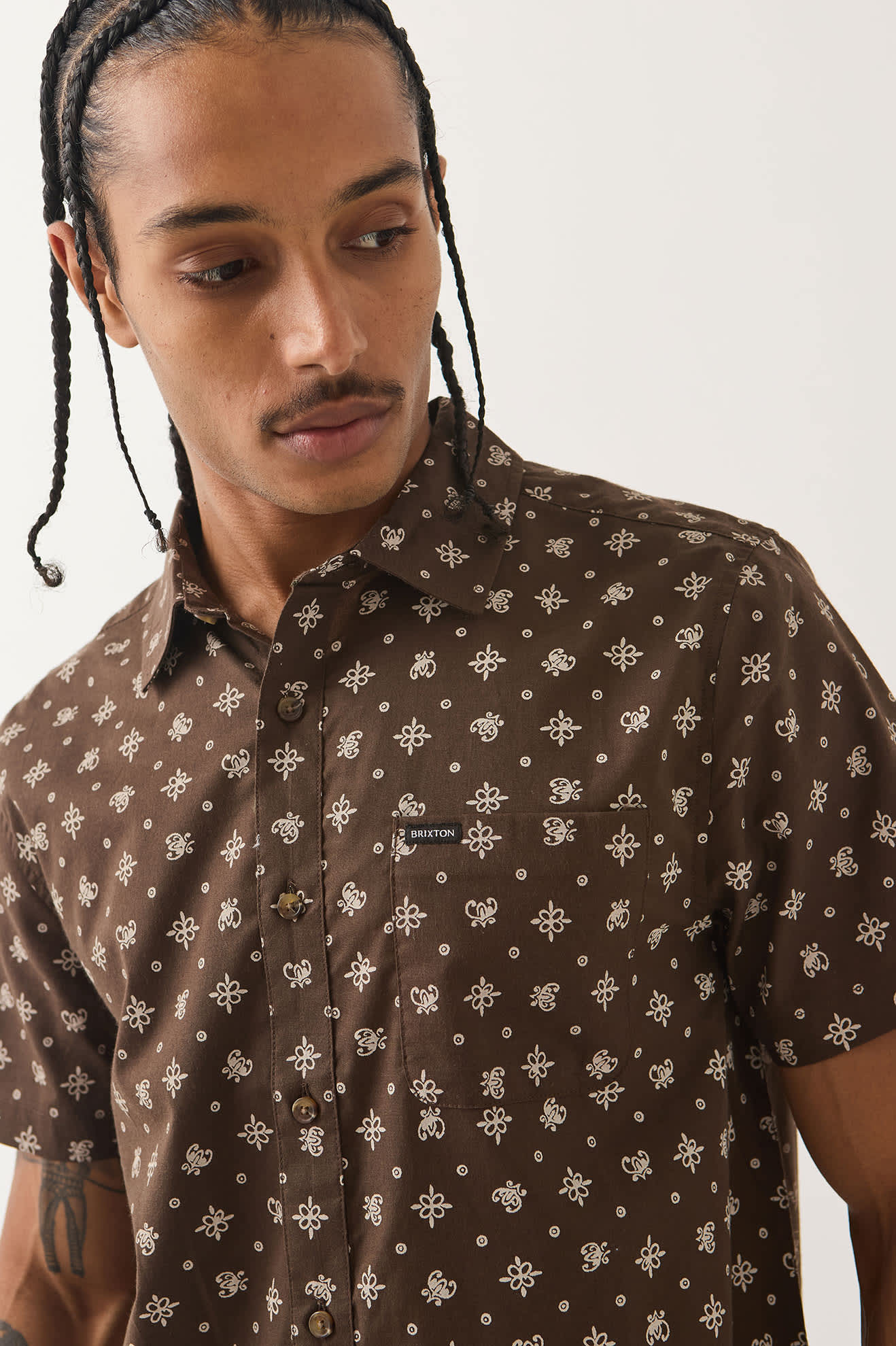 brixton-charter-print-kurzarmhemd-walnut-brown-bandana image 4
