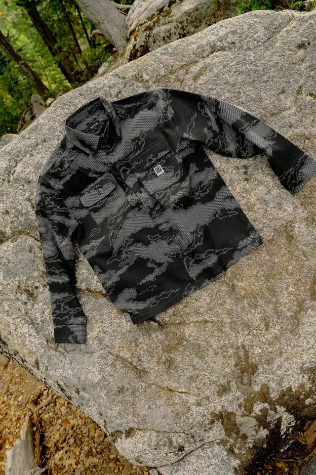 brixton-journey-lightweight-hemd-black-camo-polyester image 1