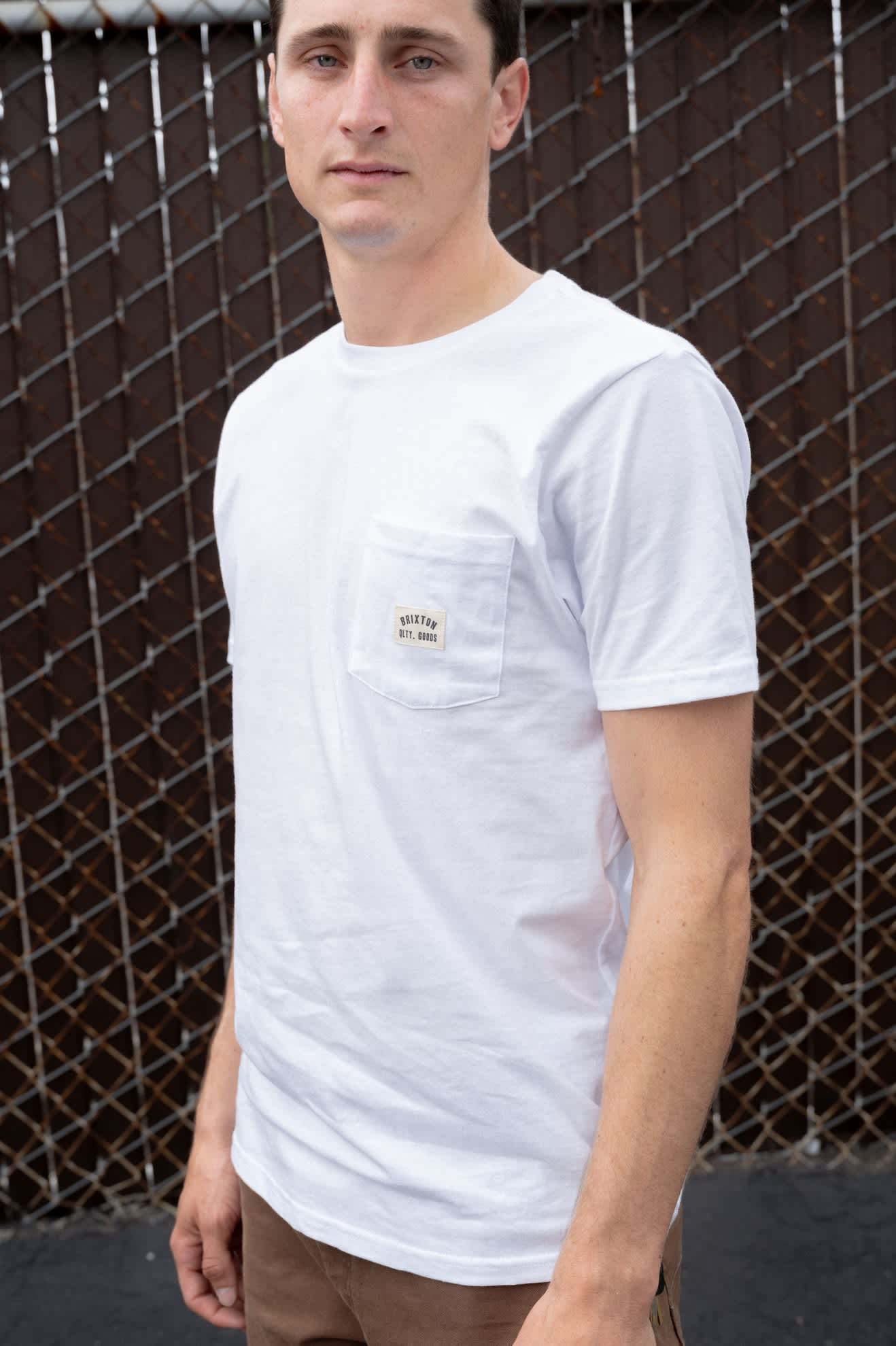 brixton-woodburn-pocket-t-shirt-wei-baumwolle image 2