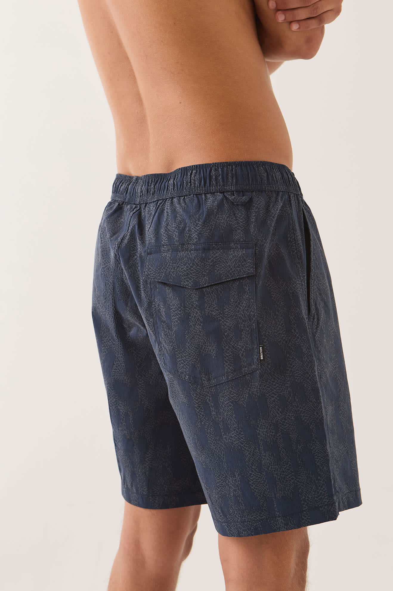 brixton-everyday-hybrid-short-7-washed-navy-crackle image 5
