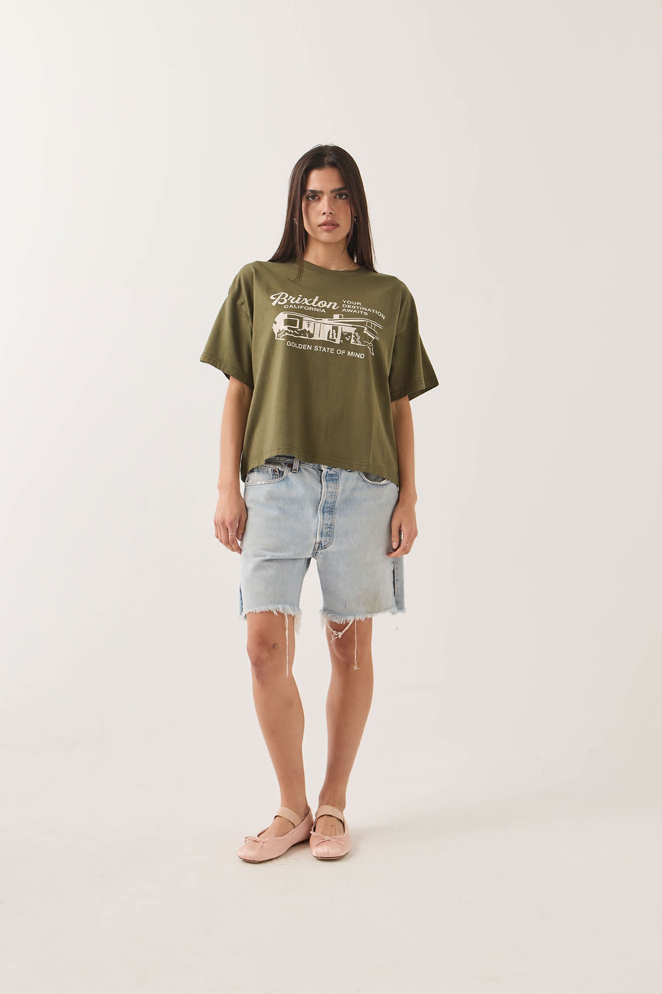 brixton-destination-boxy-crop-top-dunkeloliv-baumwolle image 1