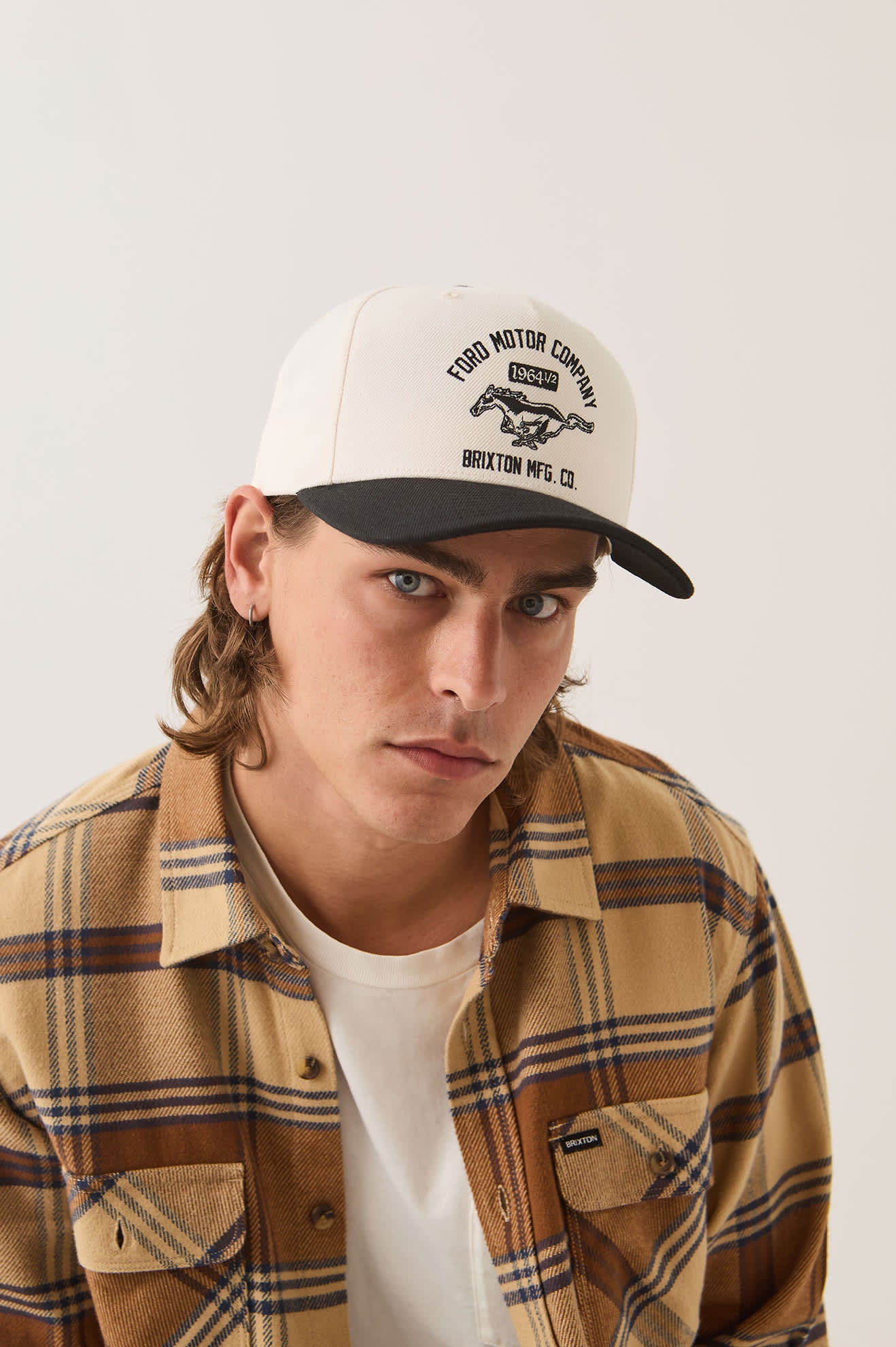 brixton-ford-mustang-snapback-white-burnt-rubber-patch image 2