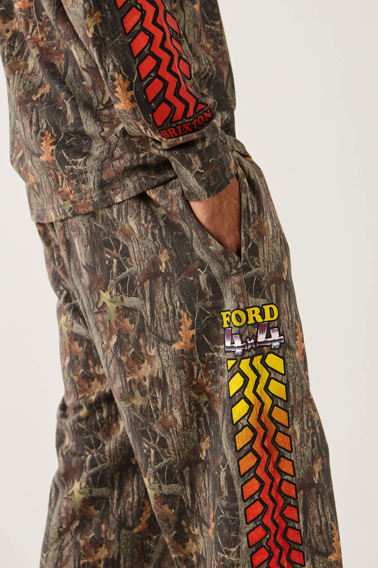 brixton-ford-4x4-chrome-sweatpant-jogginghose-boxwood-green-print image 5