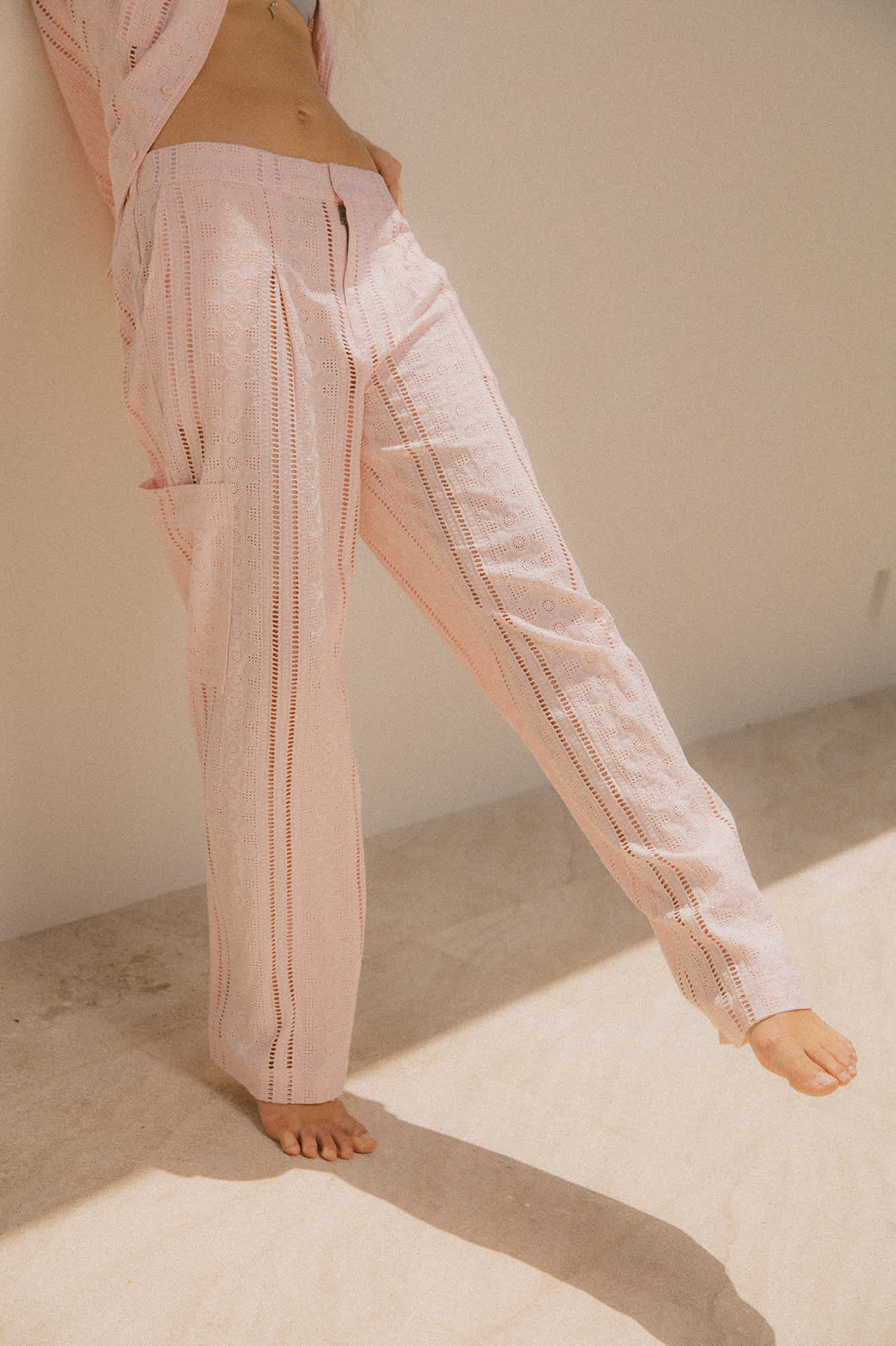 brixton-mercer-wide-leg-hose-chalk-pink-weites-bein image 7