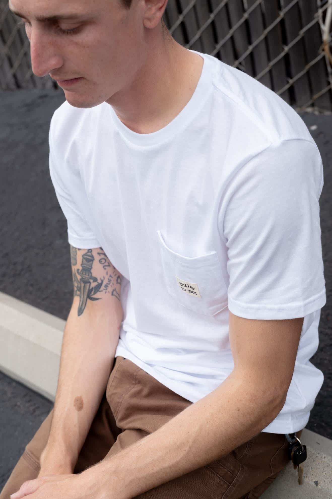 brixton-woodburn-pocket-t-shirt-wei-baumwolle image 5