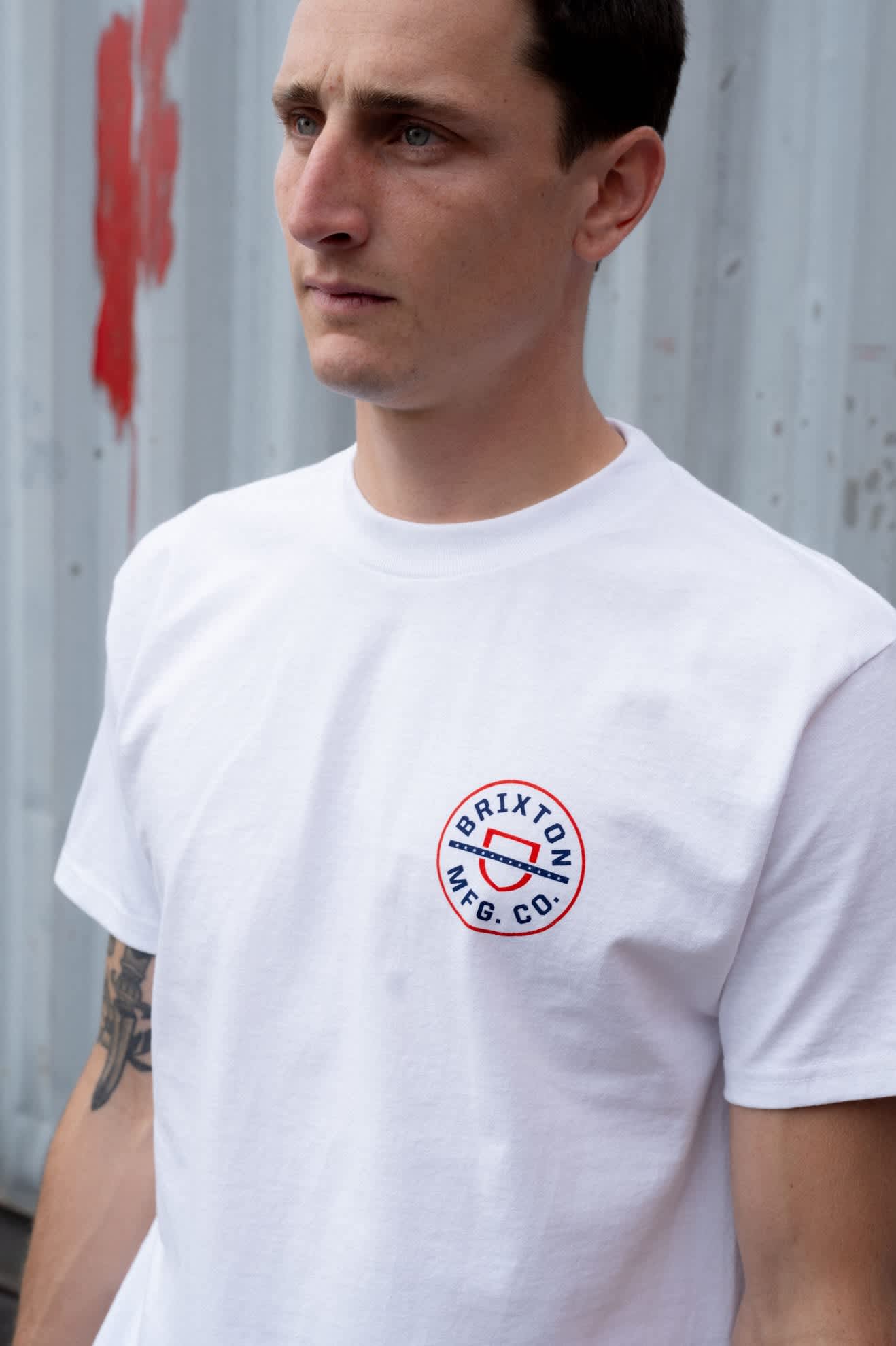 brixton-crest-starline-t-shirt-wei-herren-mit-print image 2