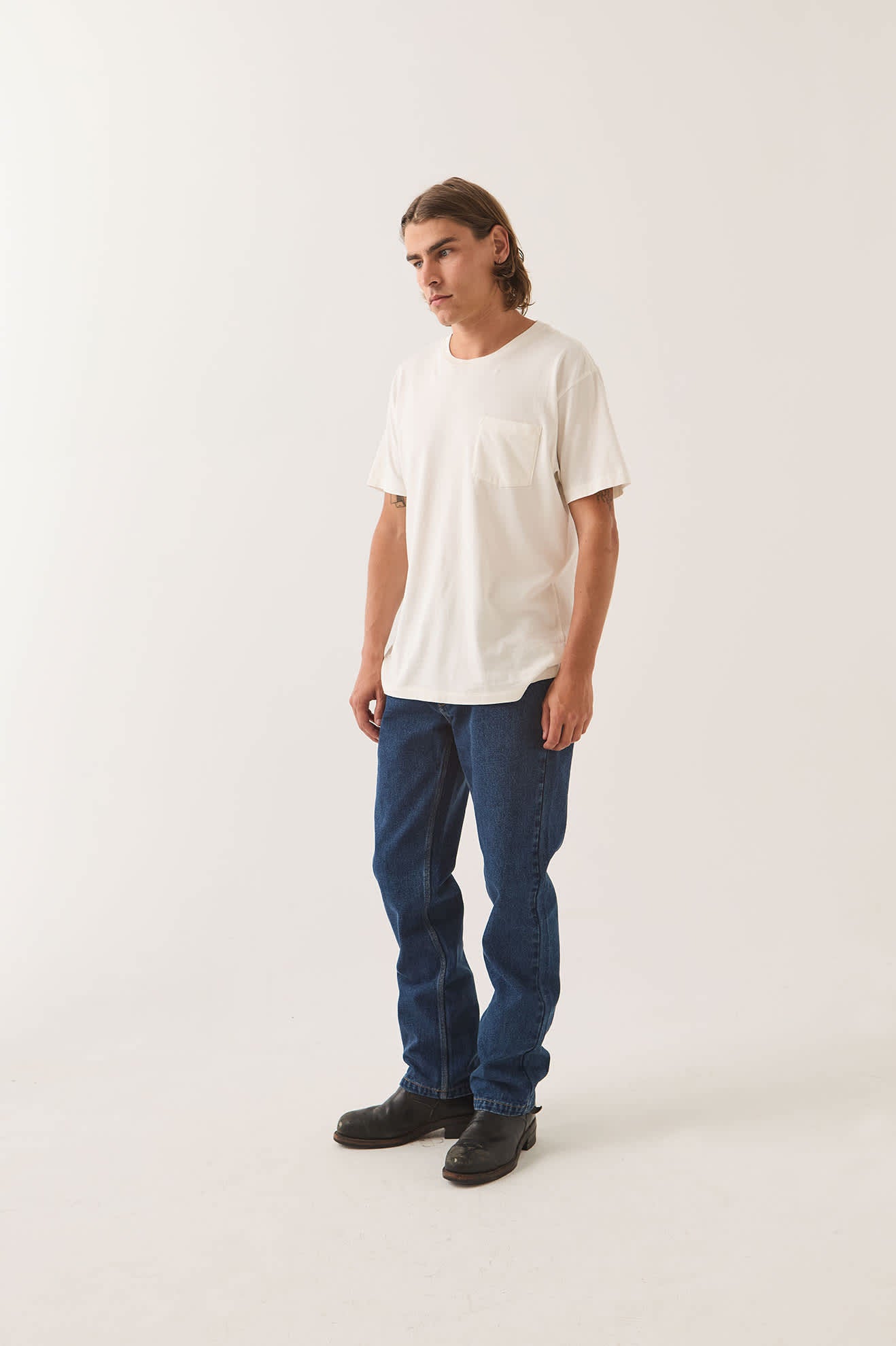 brixton-baseline-pocket-t-shirt-off-white-vintage-wash image 3