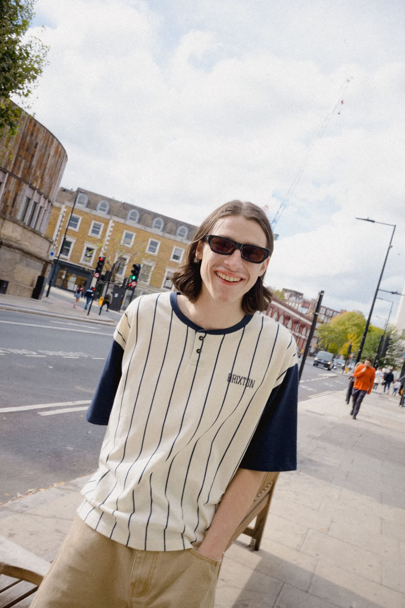 brixton-boxy-baseball-langarmshirt-off-white-stripe-washed-navy image 8