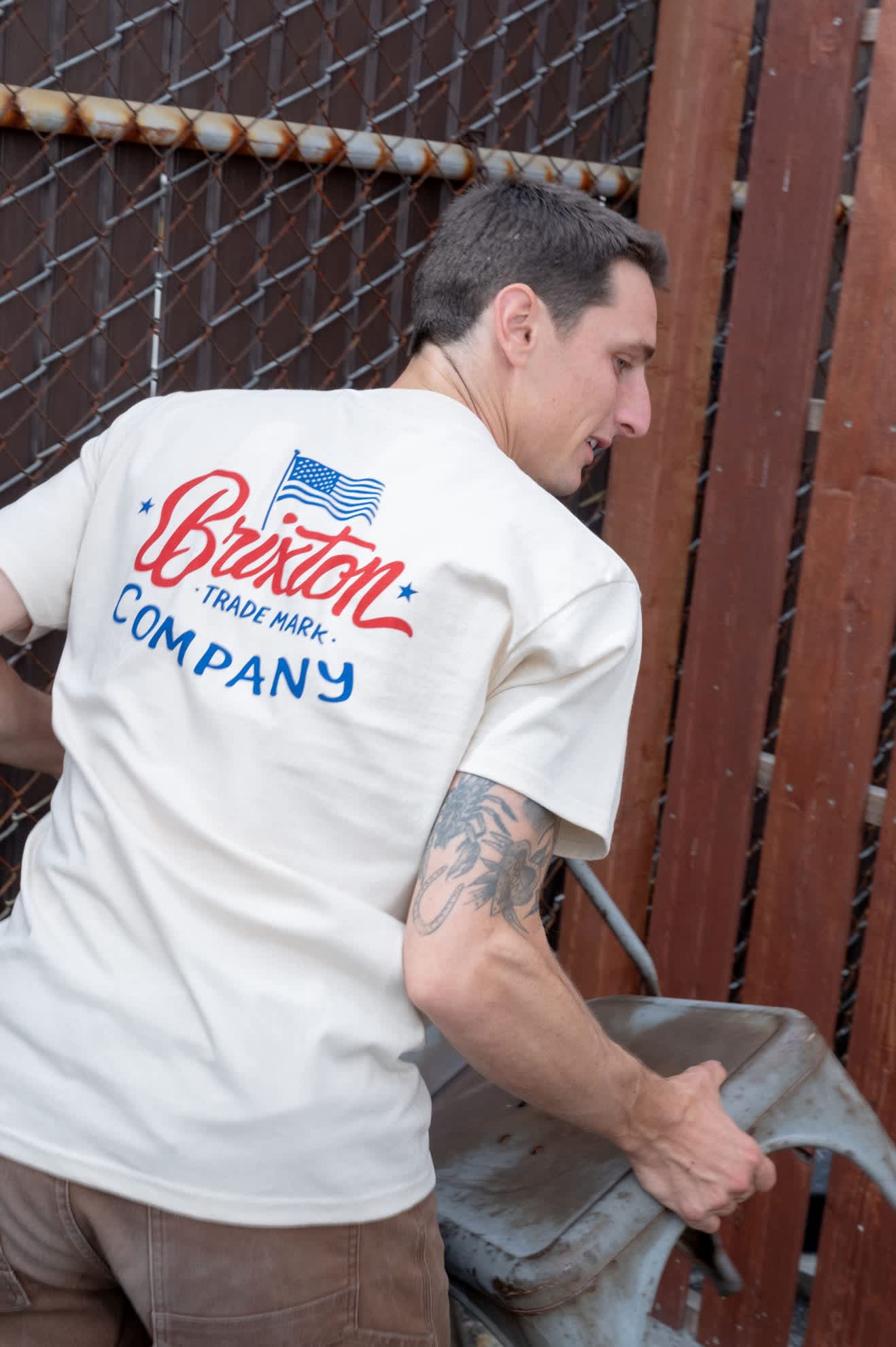 brixton-brxtn-flag-t-shirt-cream-navy-red-grafik image 4