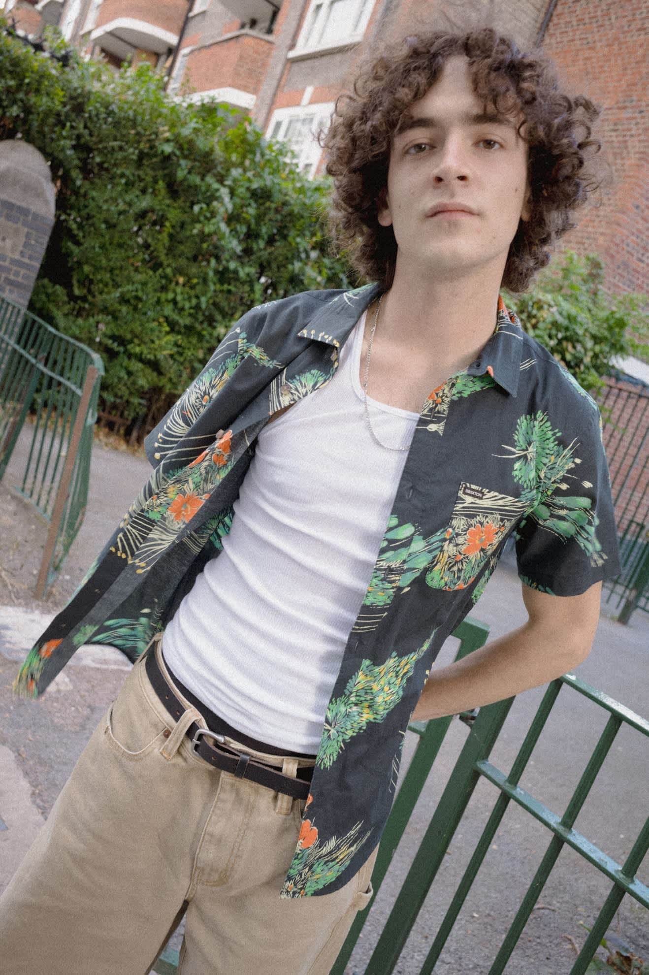 brixton-charter-print-hemd-black-floral-kurzarm image 7