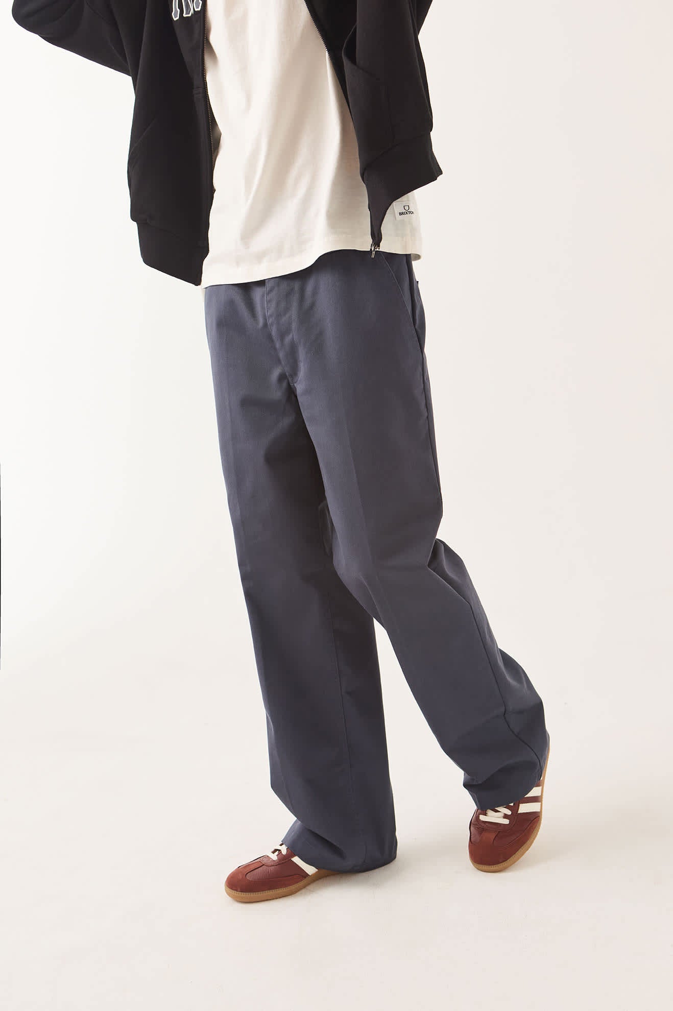 brixton-trademark-chino-hose-washed-navy-blau image 3