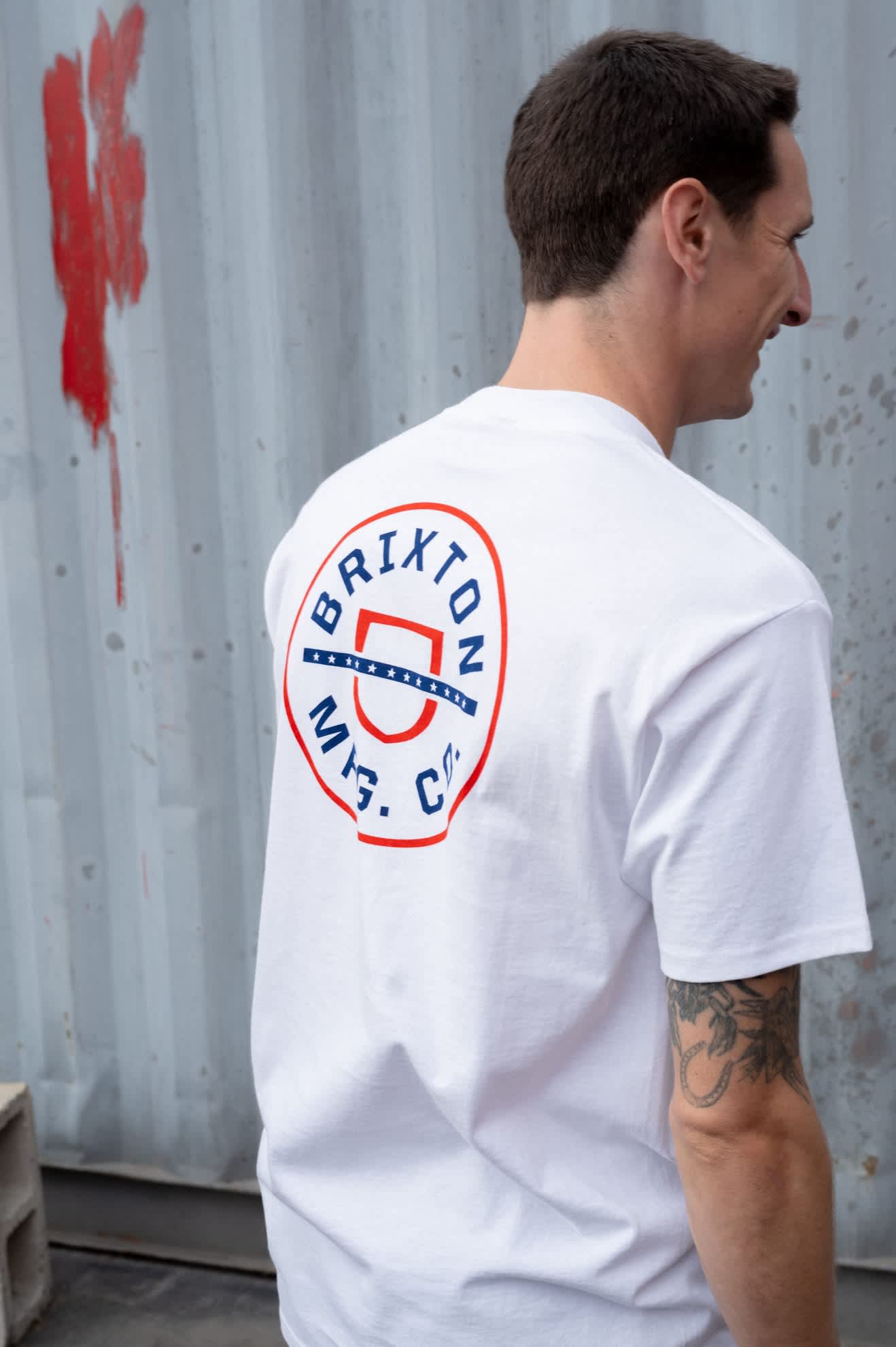 brixton-crest-starline-t-shirt-wei-herren-mit-print image 5