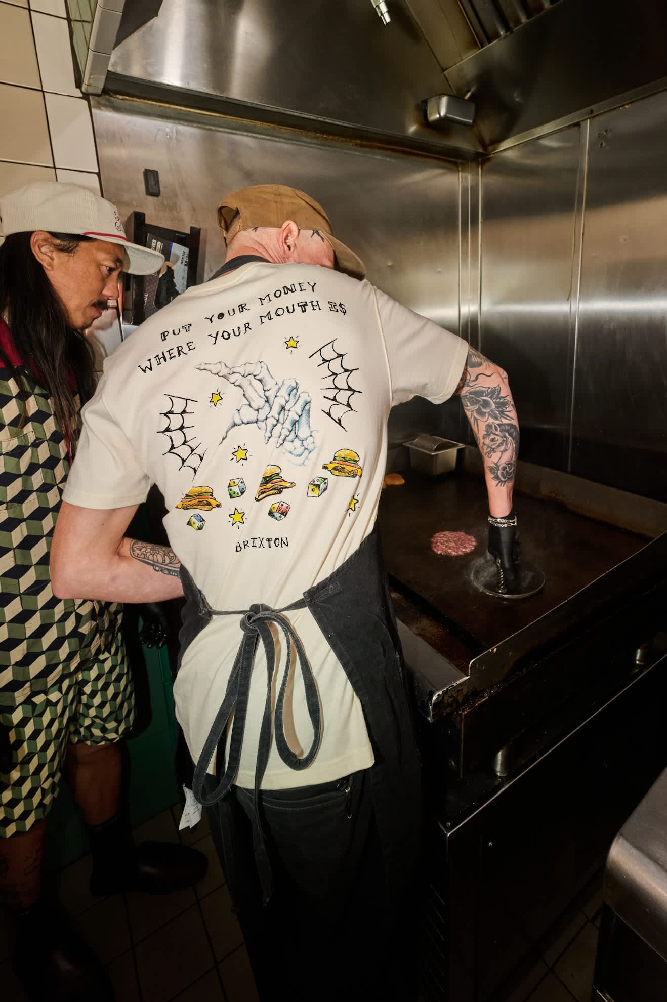 brixton-burger-she-wrote-standard-t-shirt-natural-grafik image 3
