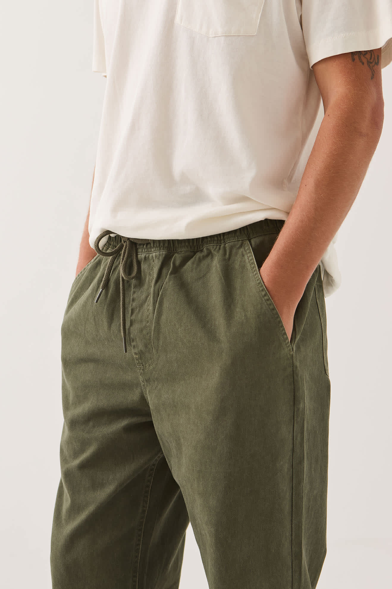 brixton-everyday-e-waist-pant-hose-dark-olive-twill image 4