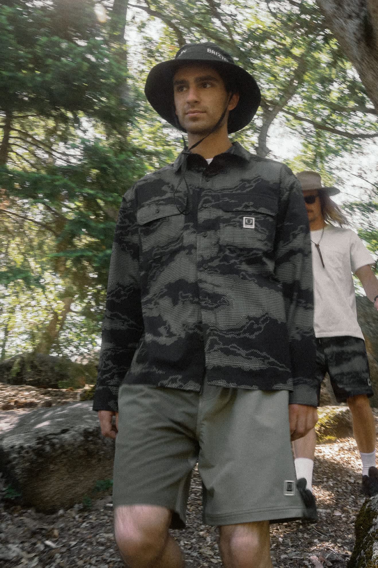 brixton-journey-lightweight-hemd-black-camo-polyester image 2