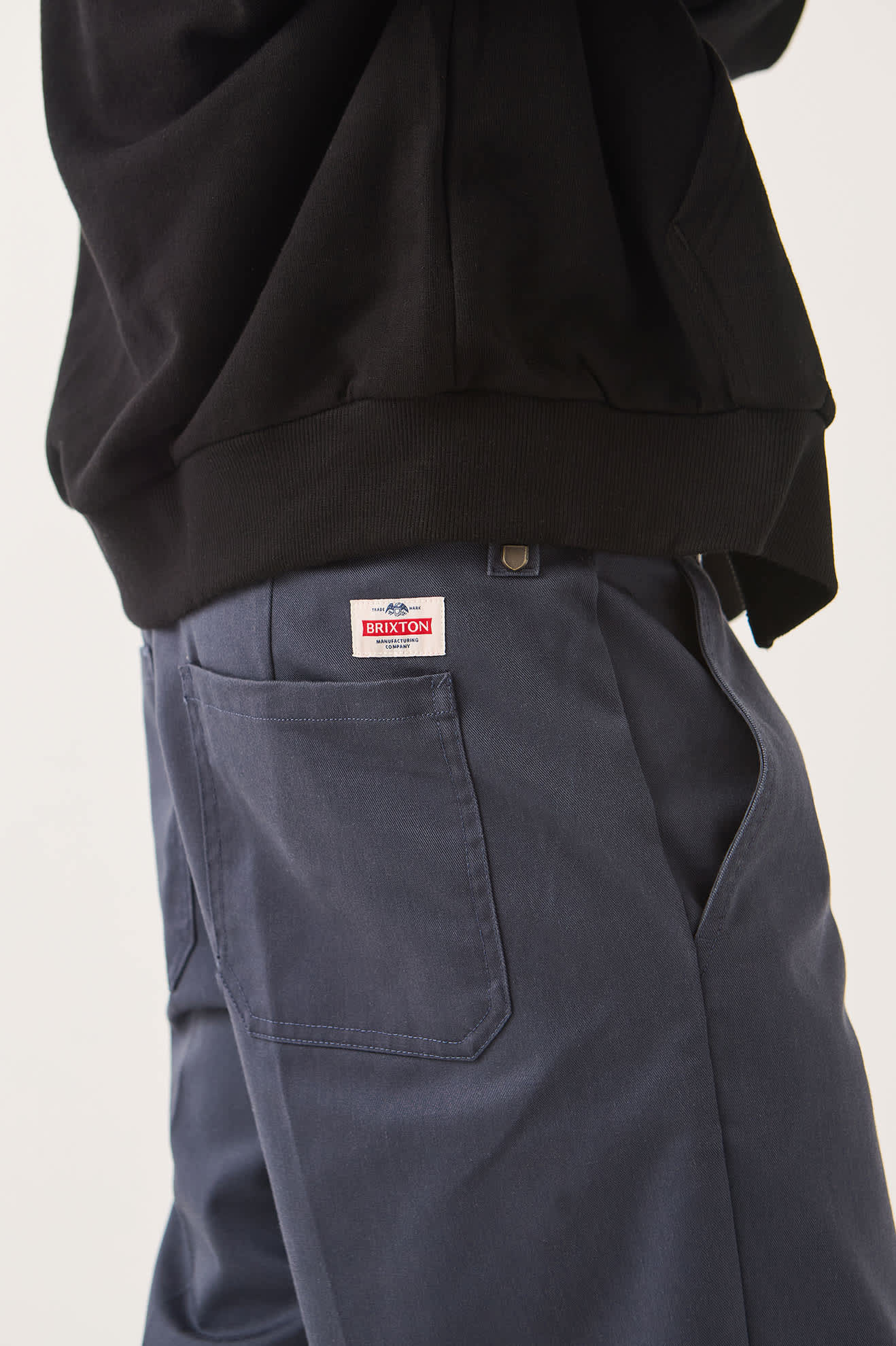 brixton-trademark-chino-hose-washed-navy-blau image 6