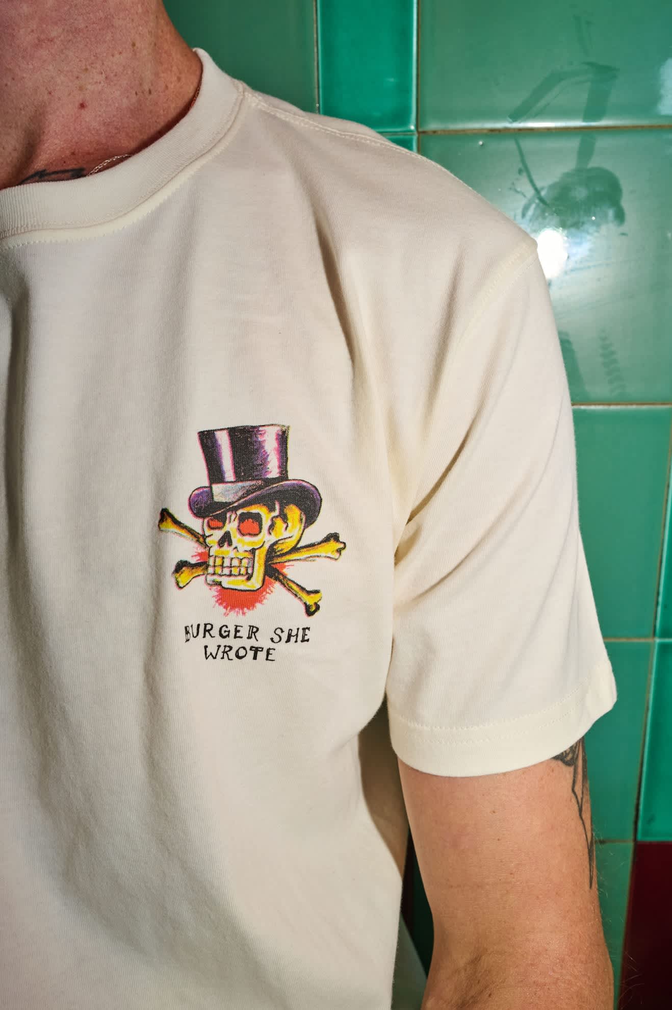 brixton-burger-she-wrote-standard-t-shirt-natural-grafik image 2