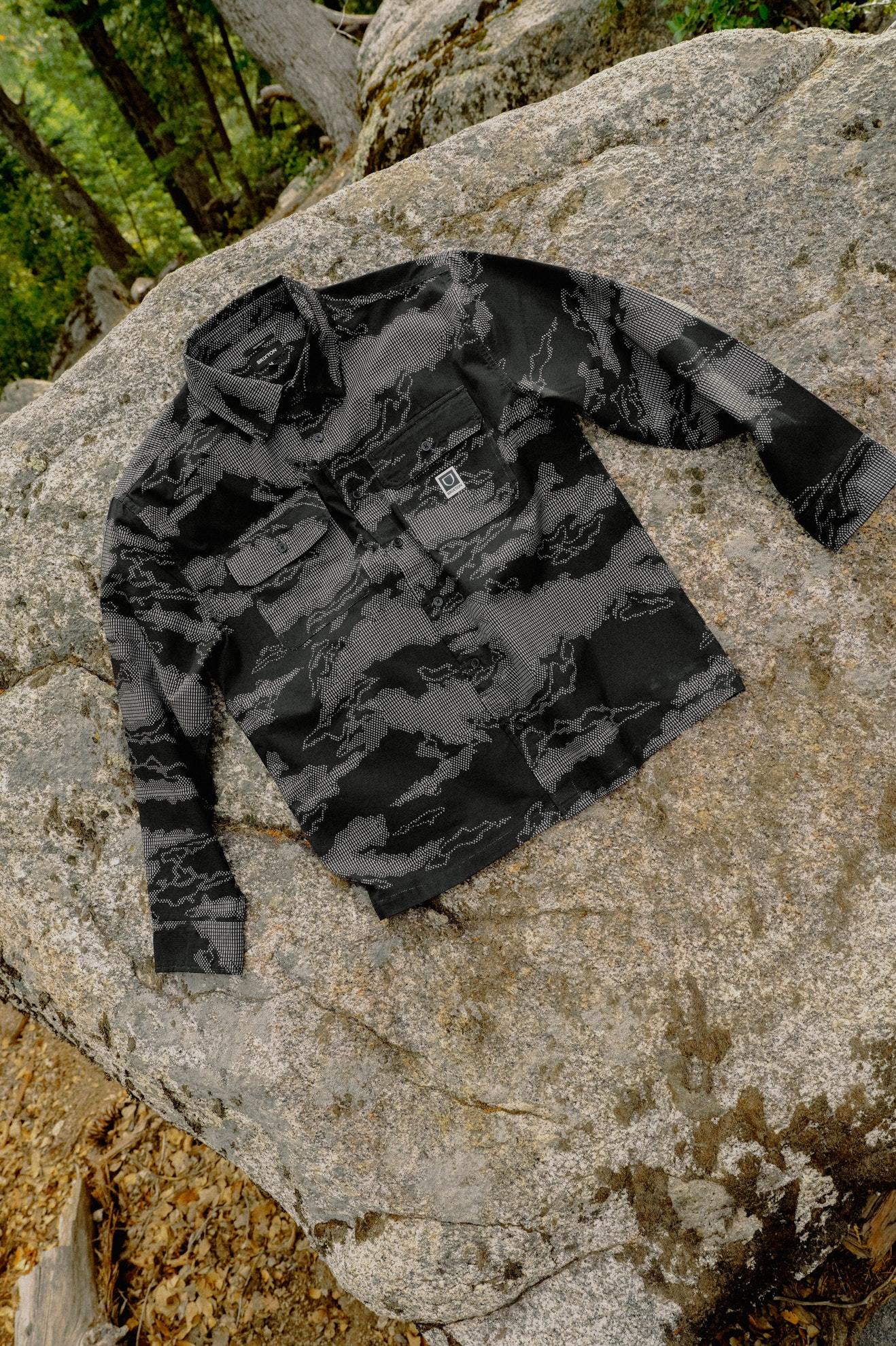 brixton-journey-lightweight-hemd-black-camo-polyester image 1
