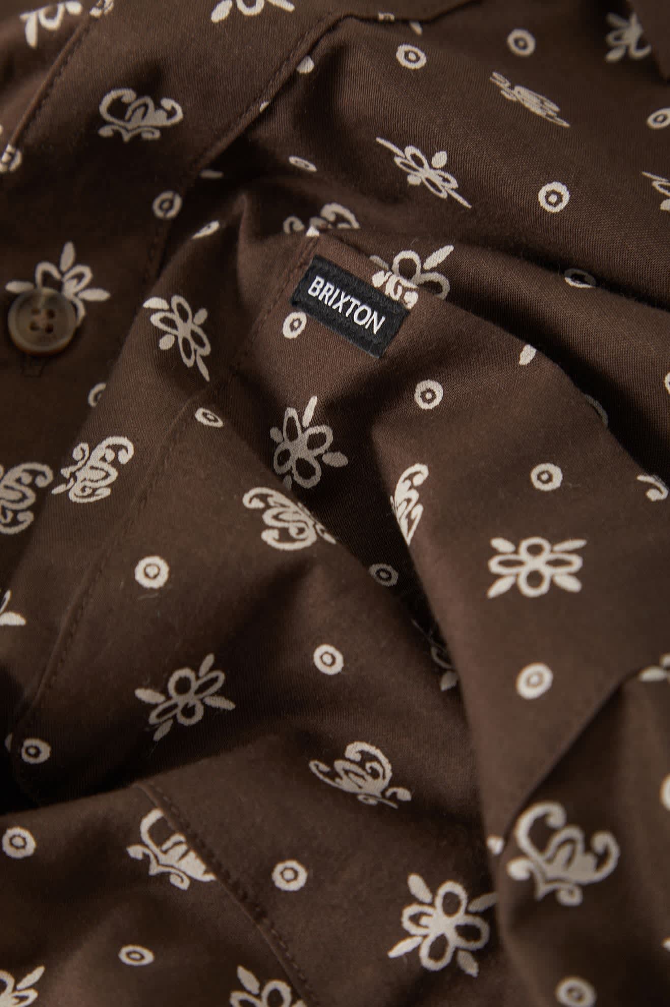 brixton-charter-print-kurzarmhemd-walnut-brown-bandana image 7