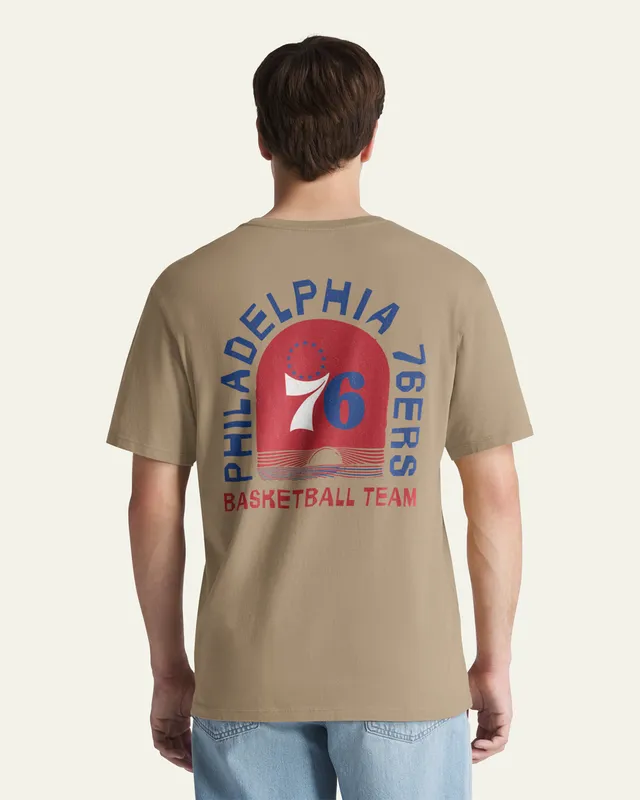 47-everyday-tee-bleacher-beach-t-shirt-76ers-khaki-herren image 1