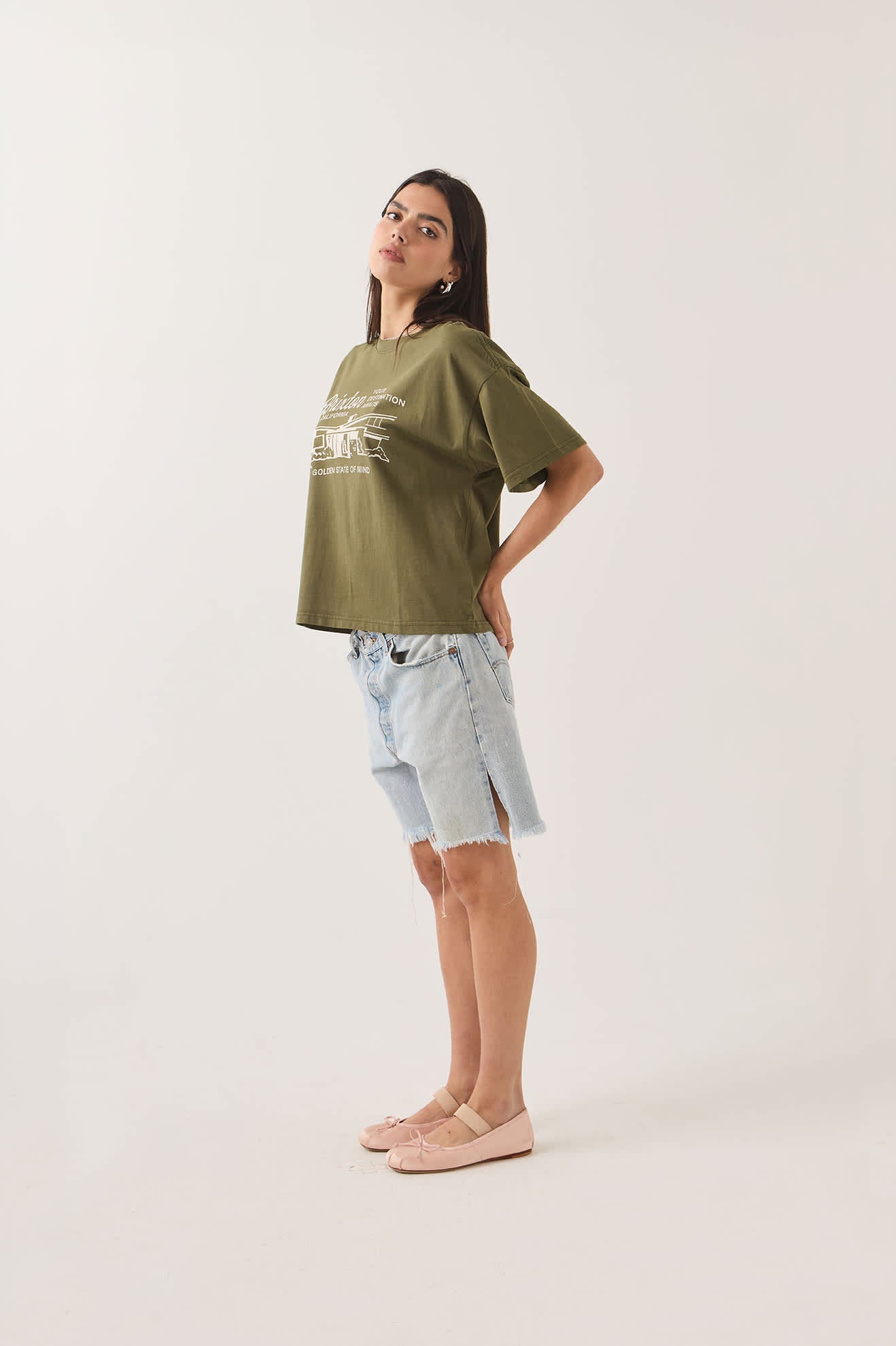 brixton-destination-boxy-crop-top-dunkeloliv-baumwolle image 3