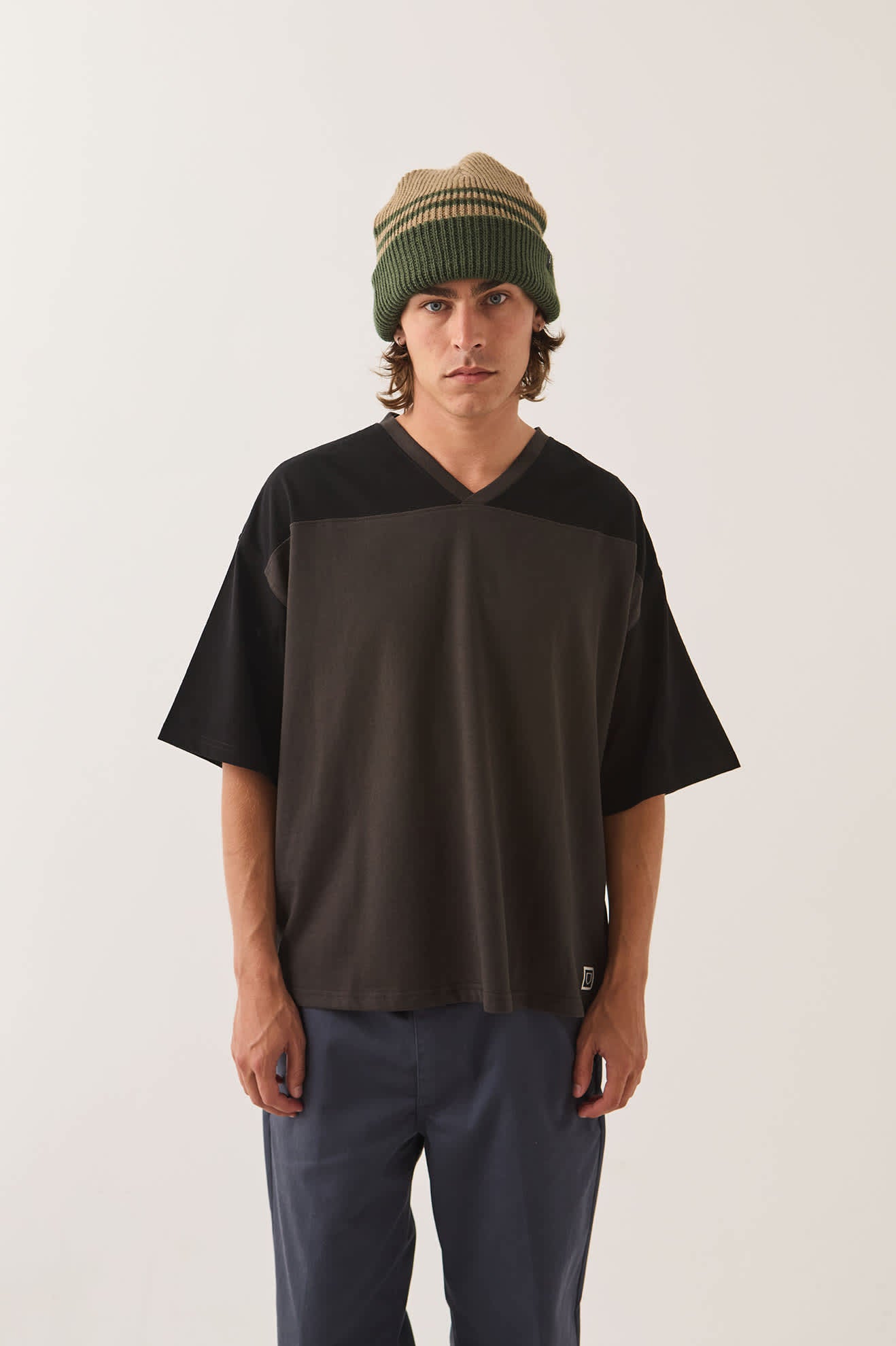 brixton-football-t-shirt-black-baumwolle-v-ausschnitt image 6