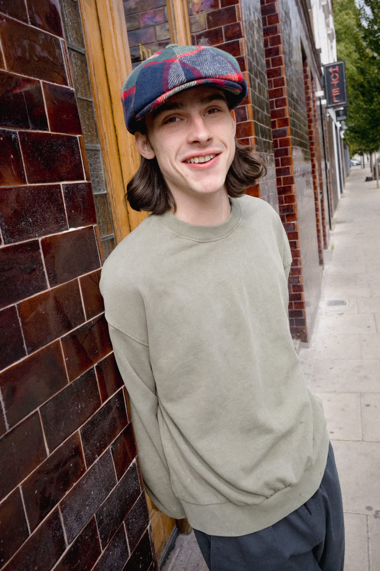 brixton-baseline-crew-sweatshirt-olive-vintage-wash image 2