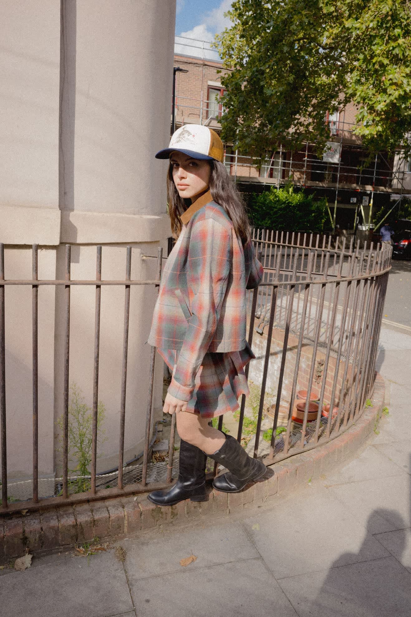 brixton-mid-century-ranch-trucker-cap-off-white-navy image 6