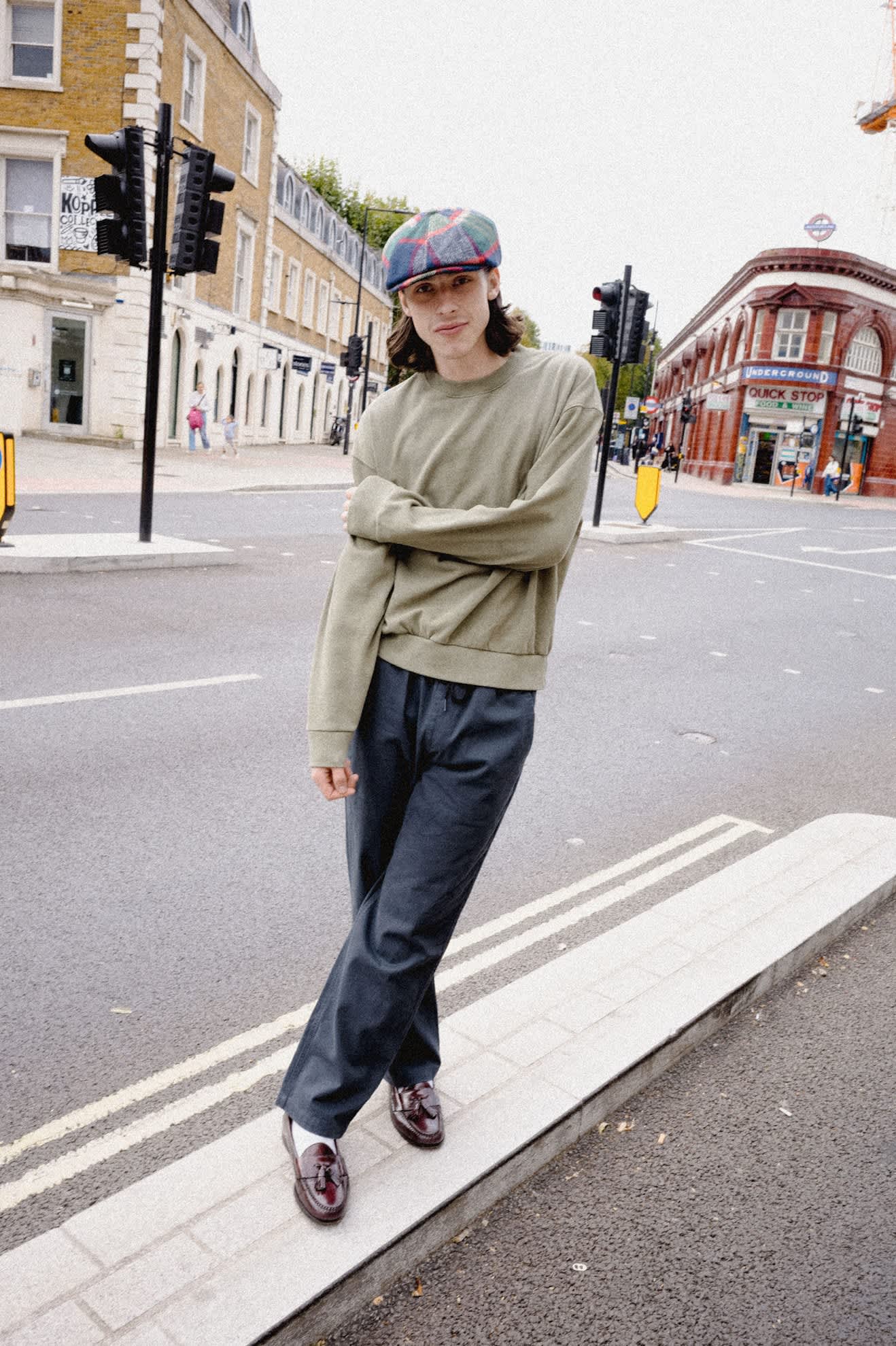 brixton-baseline-crew-sweatshirt-olive-vintage-wash image 4