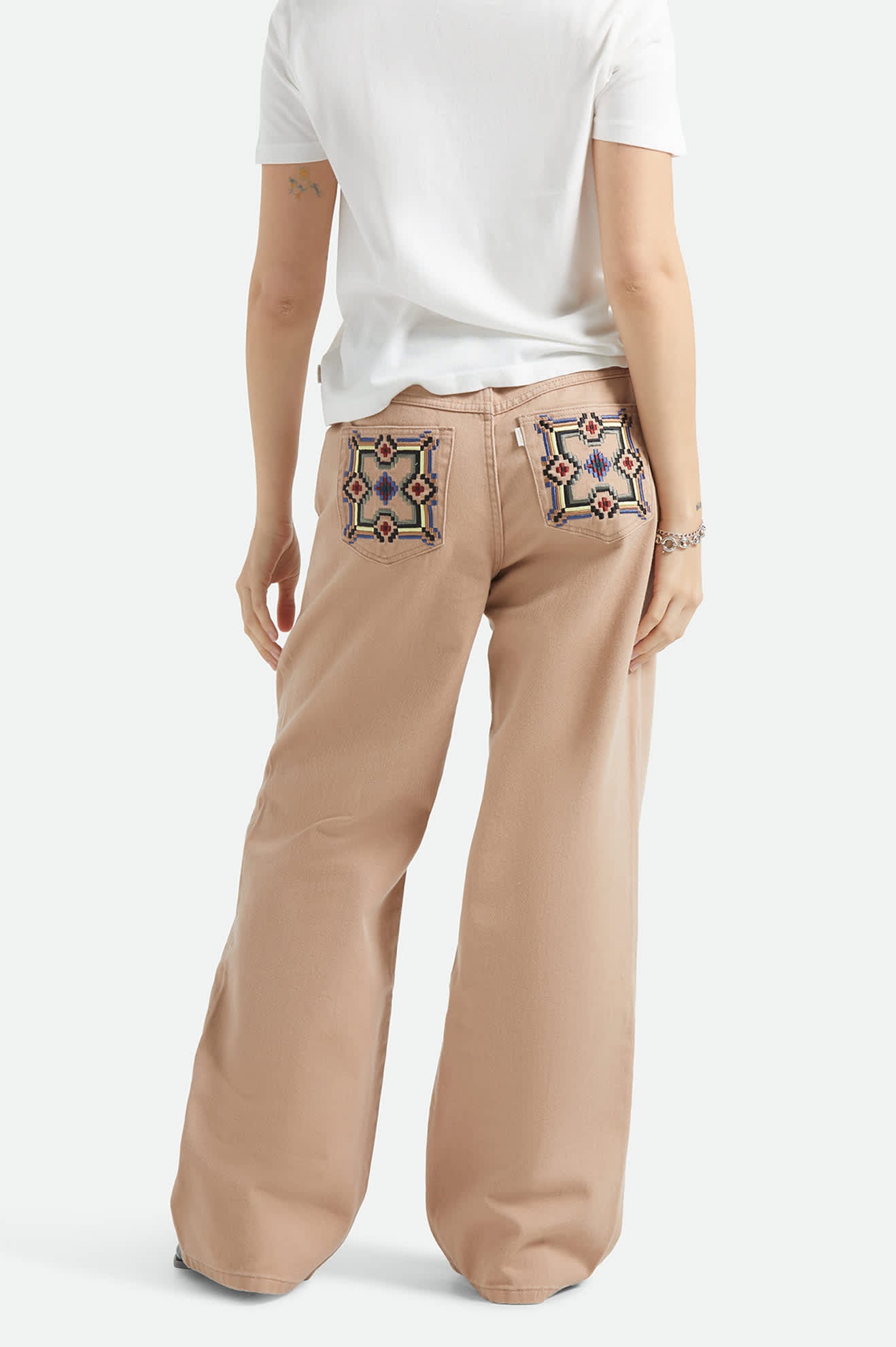 brixton-chloe-5-pocket-pant-stoffhose-washed-taupe-stickerei image 5