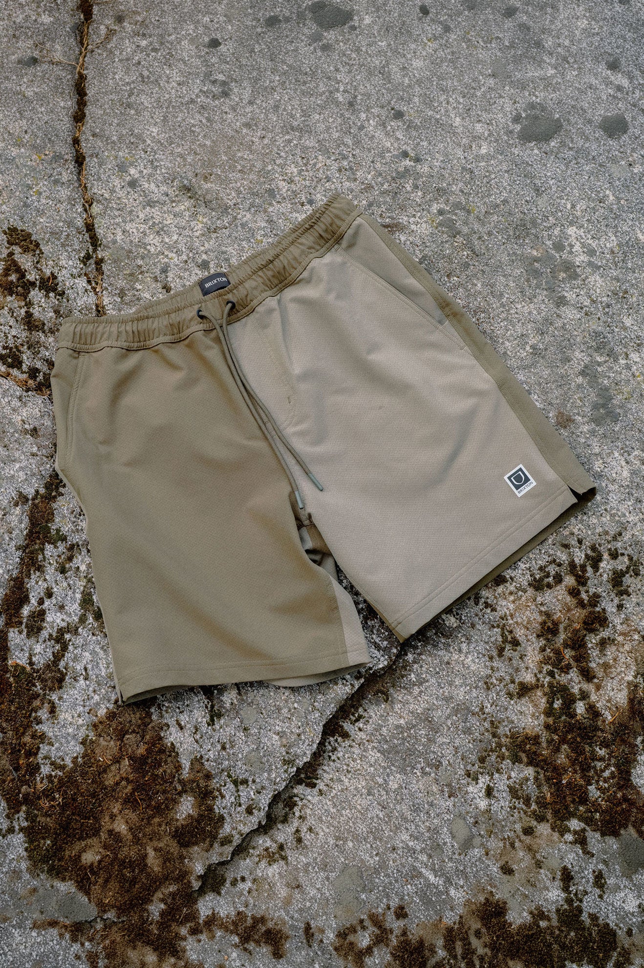 brixton-journey-active-short-dark-olive-stretch image 1