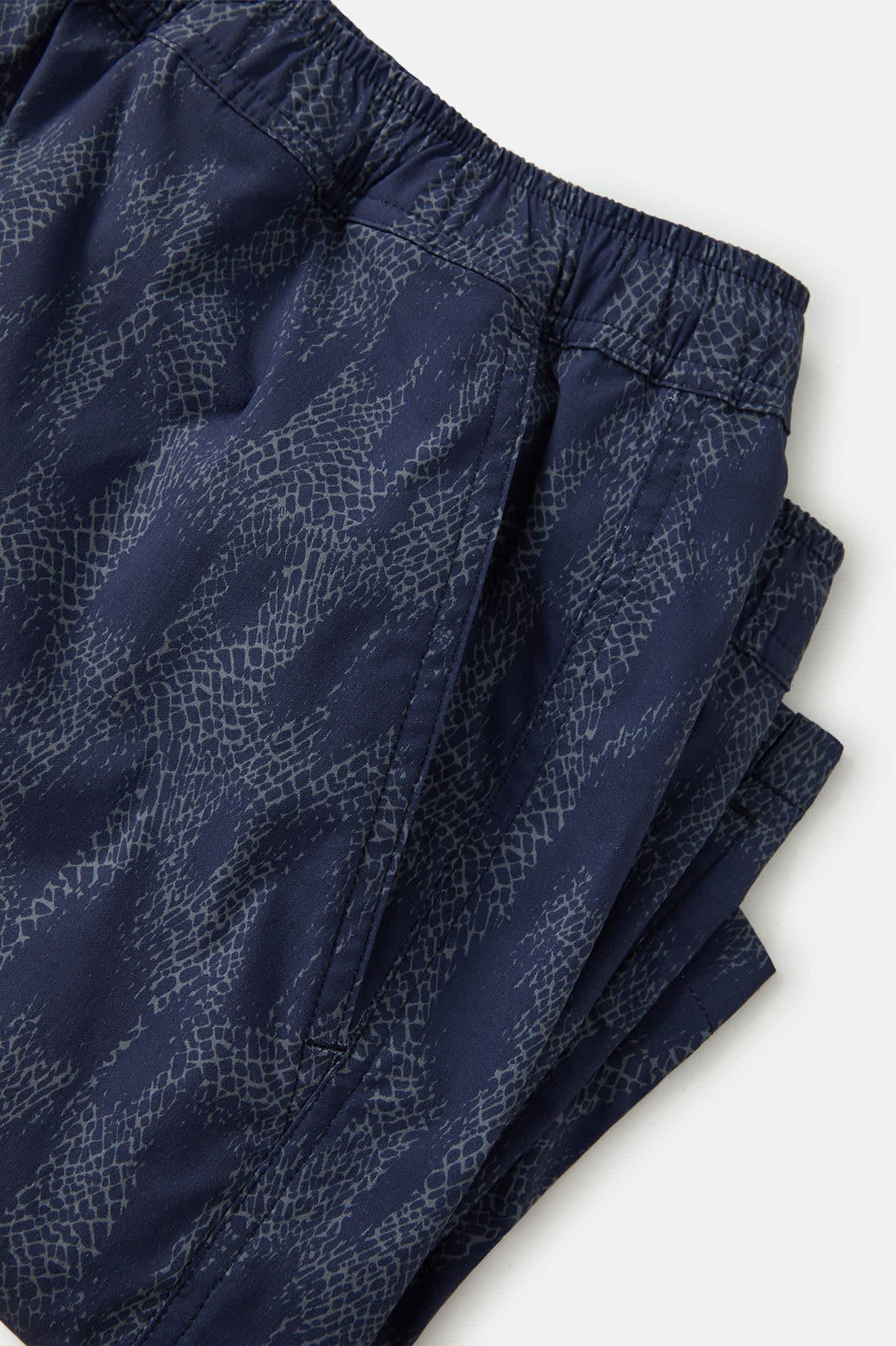 brixton-everyday-hybrid-short-7-washed-navy-crackle image 7