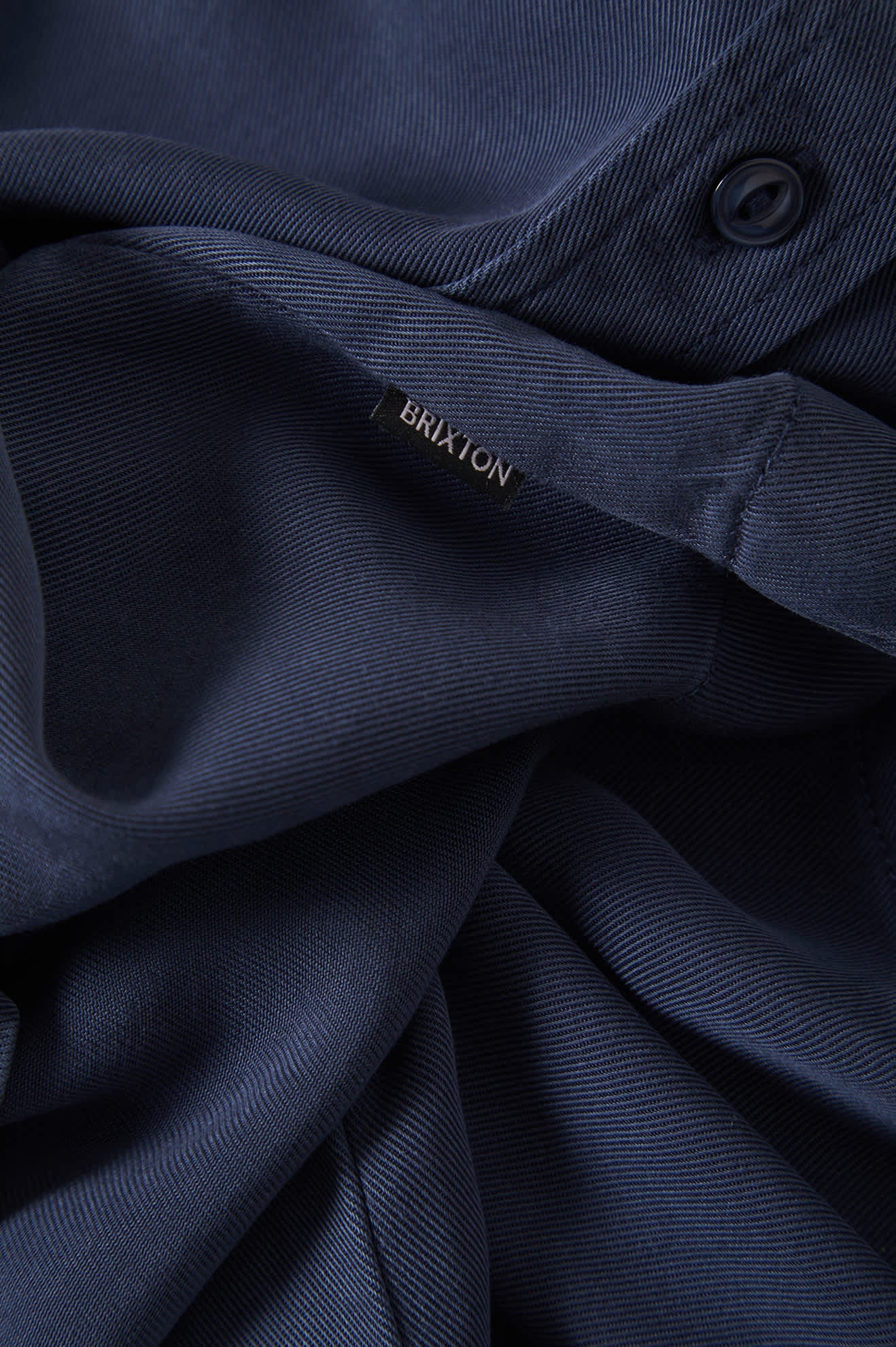 brixton-cooling-comfort-kurzarmhemd-midnight-navy-tencel image 6