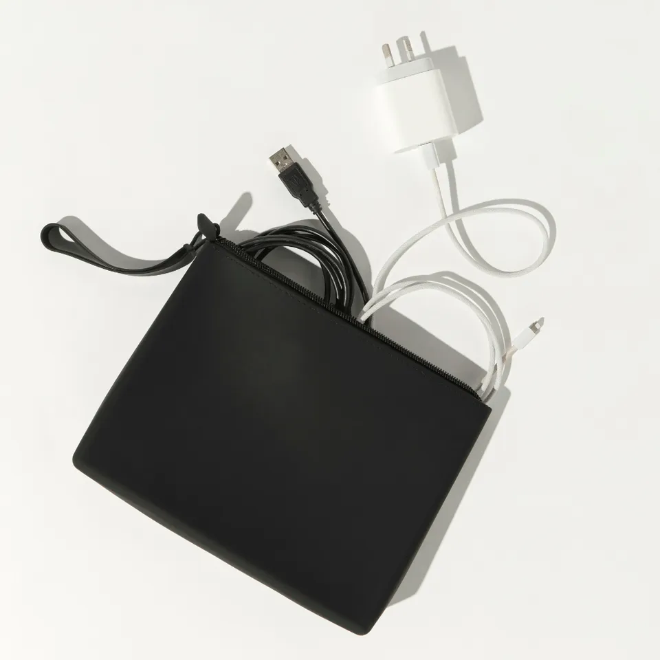 klipsta-silicone-travel-pouch-silikon-kulturbeutel-21x16-cm image 1