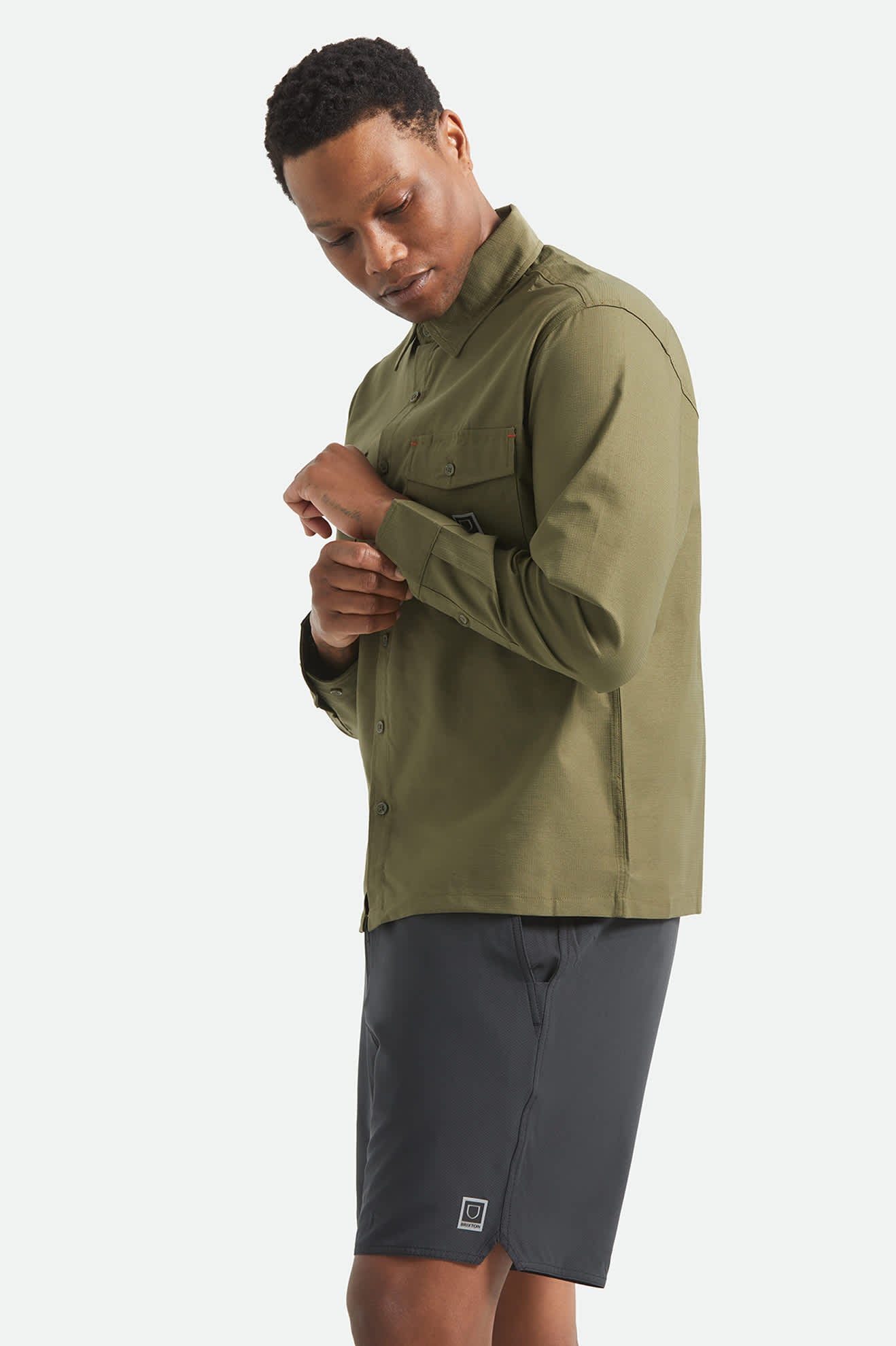 brixton-journey-lightweight-hemd-langarm-dark-olive-polyester image 3