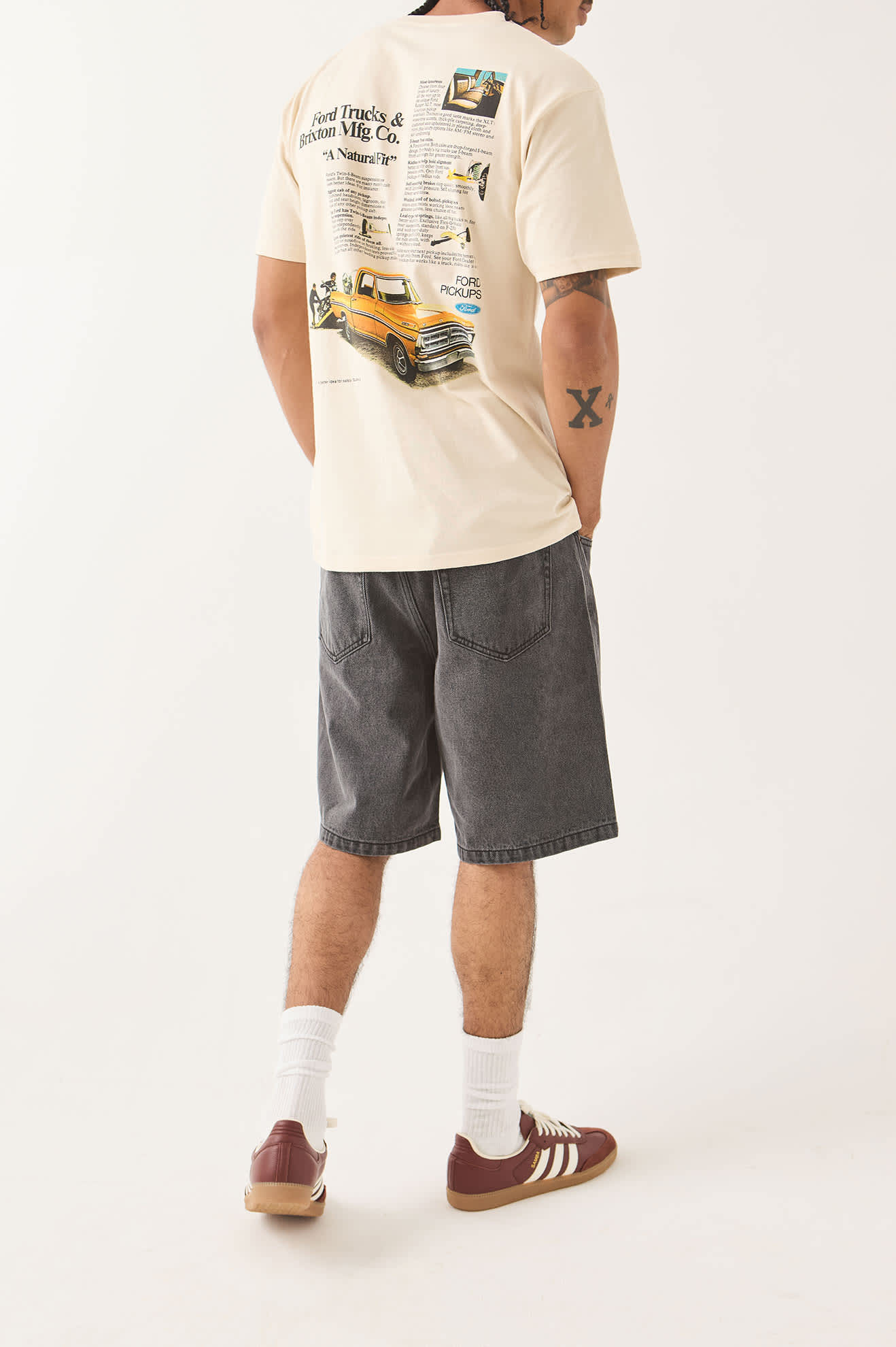 brixton-relaxed-short-washed-black-denim-baggy-schwarz image 5