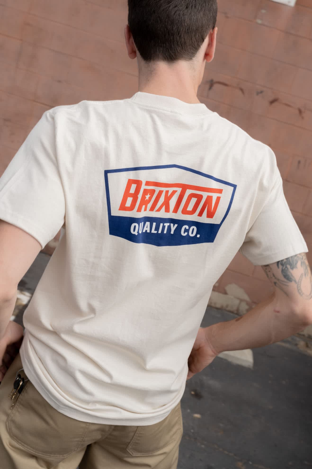 brixton-regal-star-t-shirt-herren-creme-navy-rot image 3