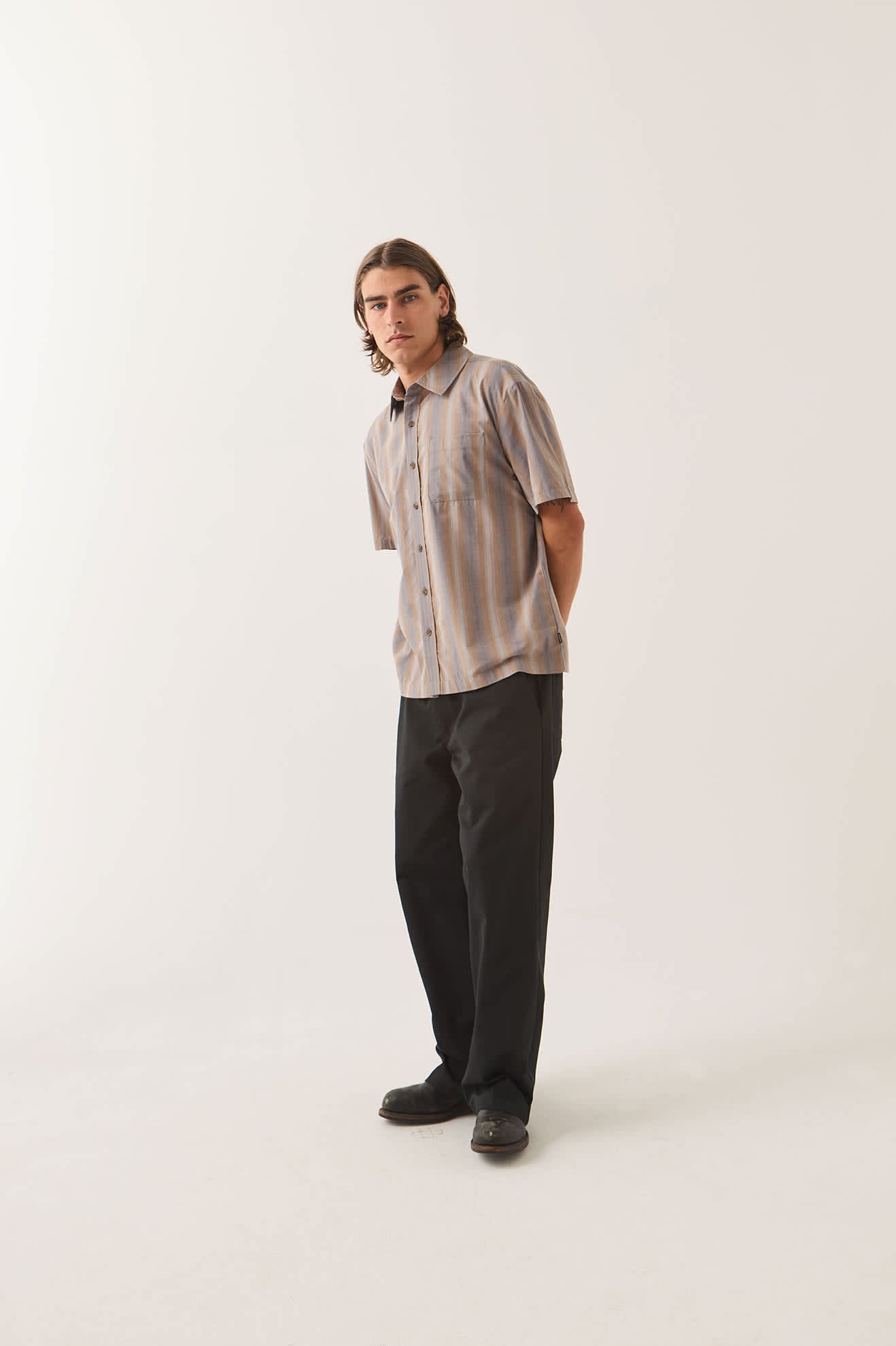 brixton-cru-shirt-herren-charcoal-shadow-stripe image 3