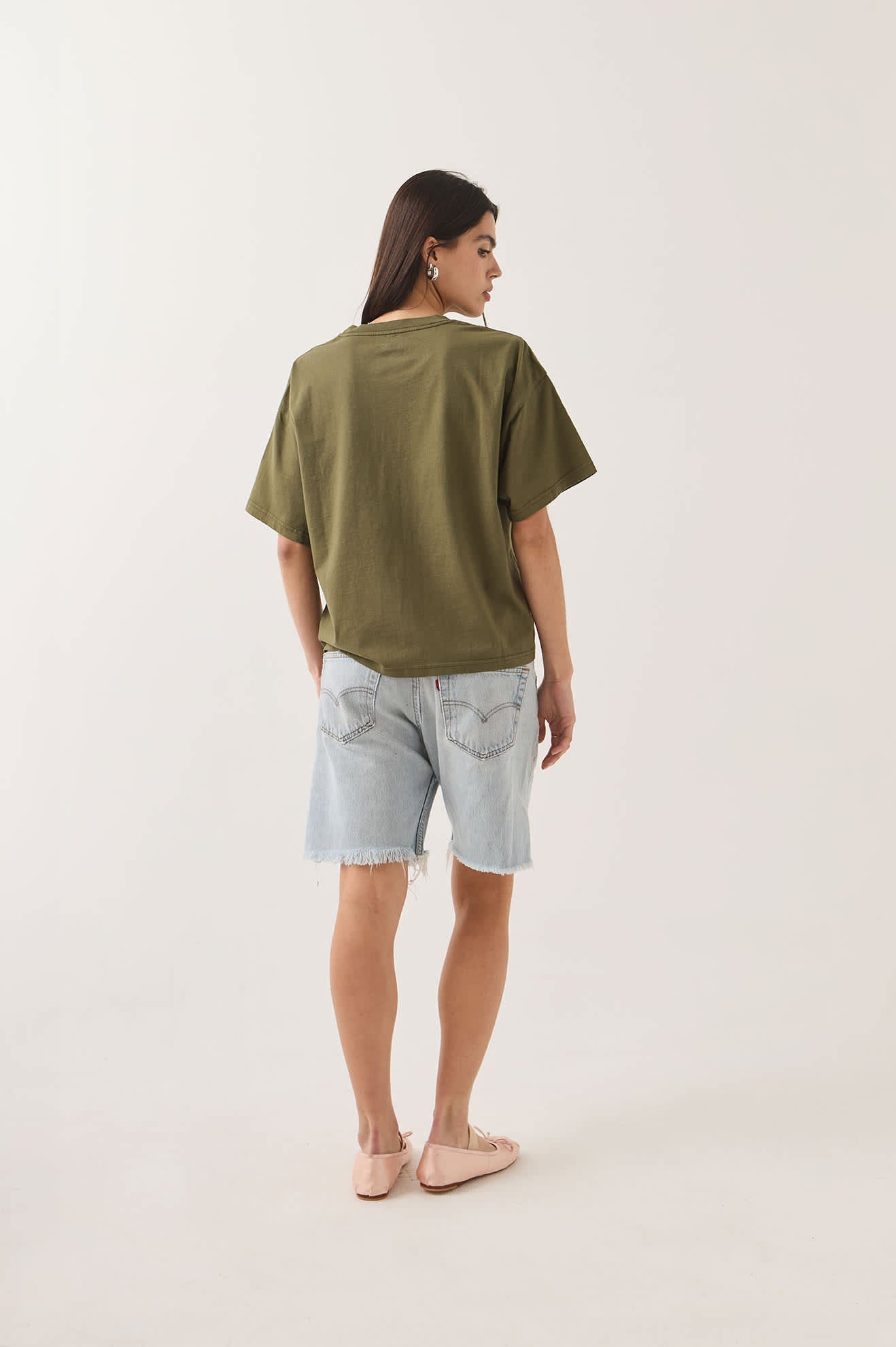 brixton-destination-boxy-crop-top-dunkeloliv-baumwolle image 4