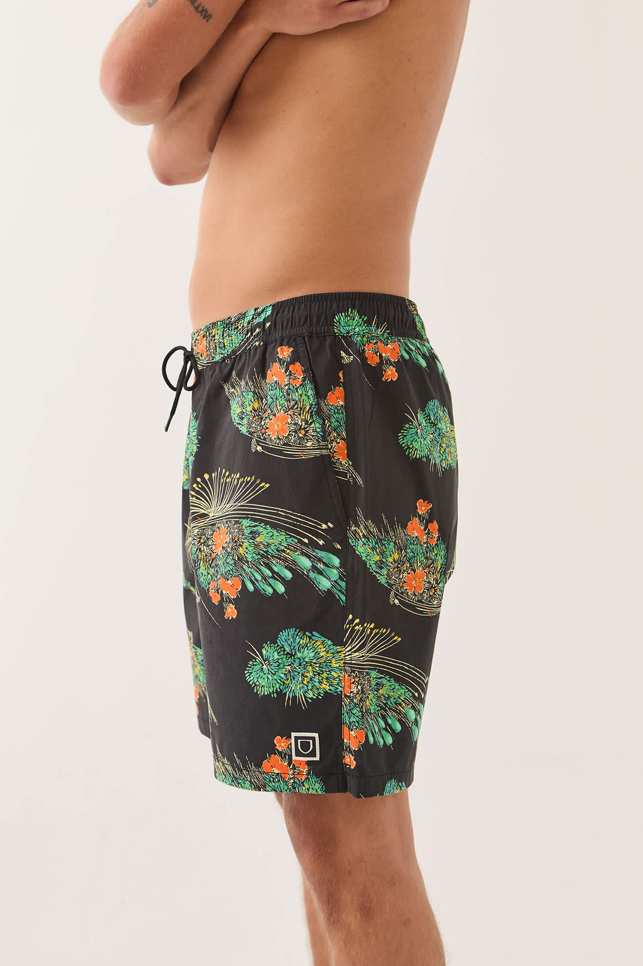 brixton-everyday-stretch-hybrid-short-7-badeshorts-black-floral image 3