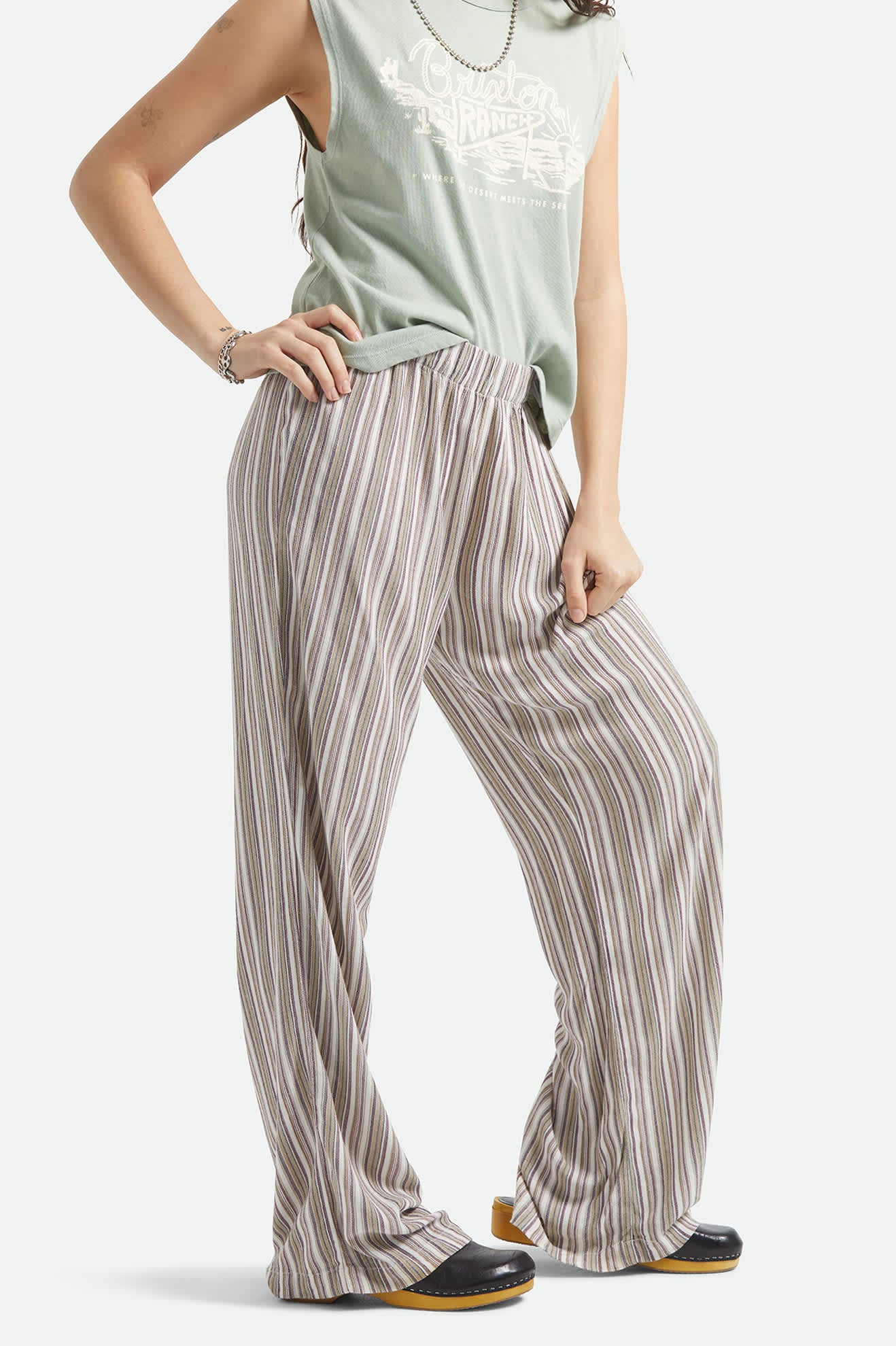brixton-alley-lounge-pant-worn-in-robust-red-stripe-viskose image 5