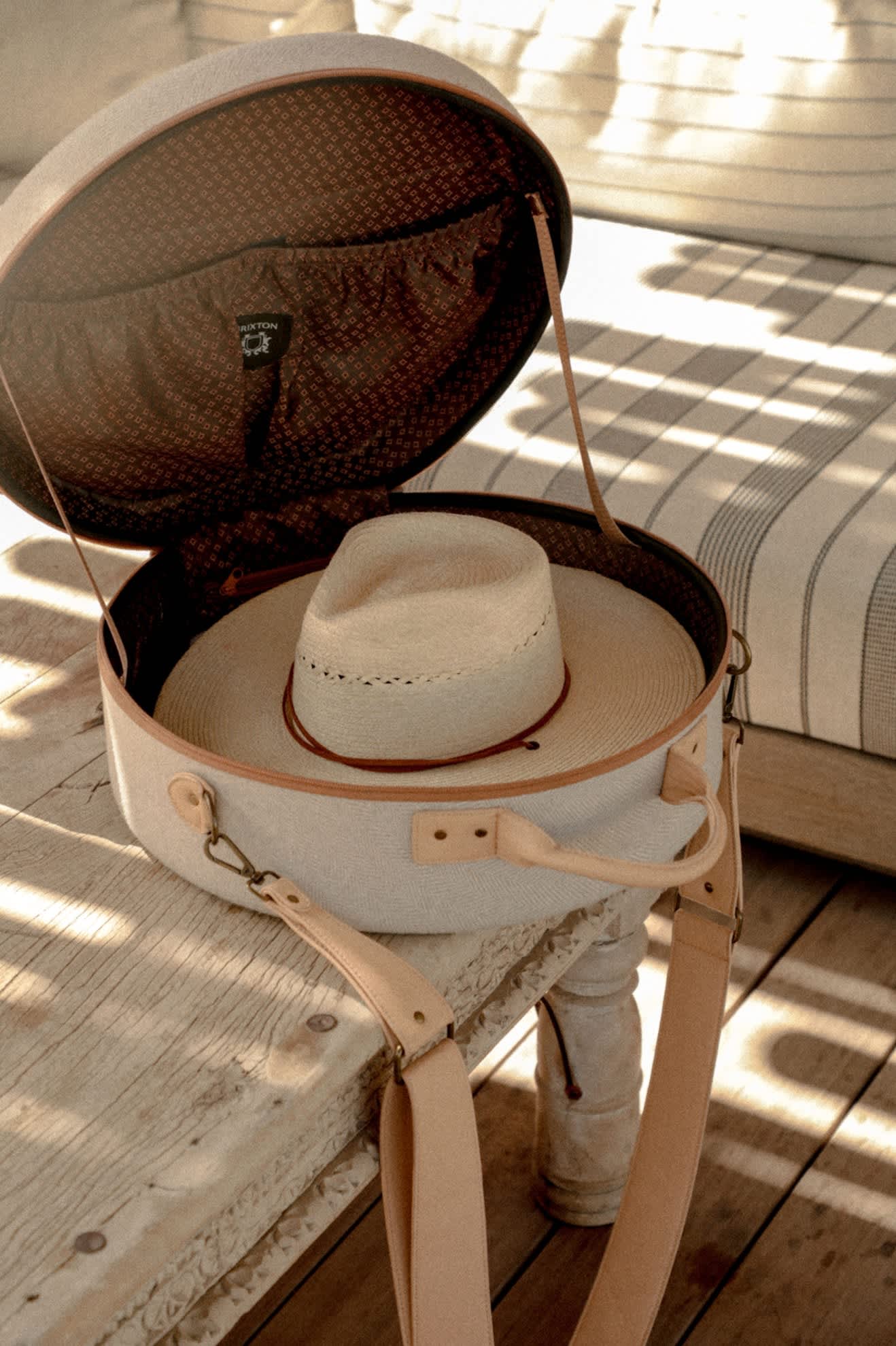 brixton-done-proper-fedora-travel-case-huttasche-cream-beige image 2