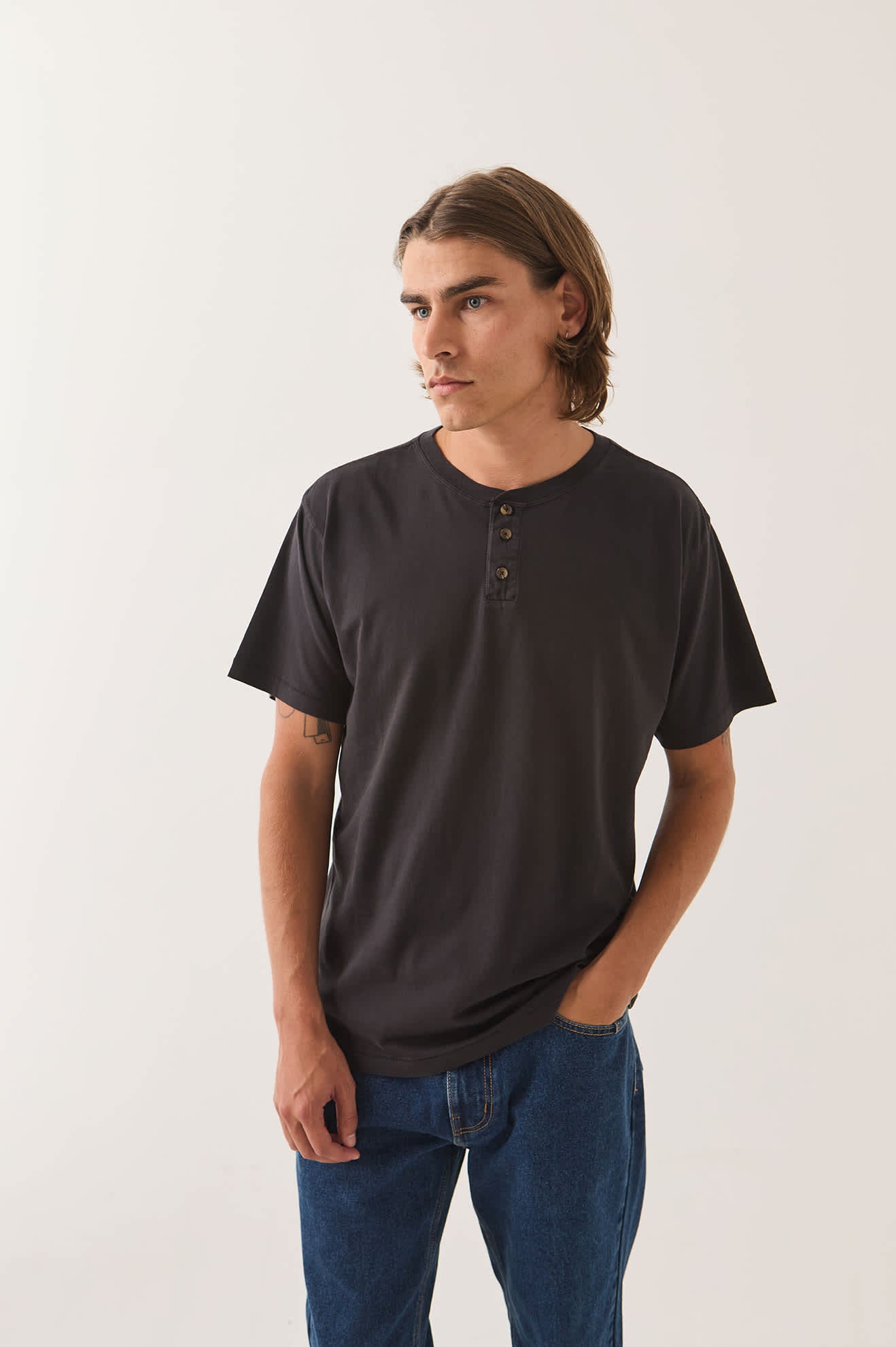 brixton-baseline-henley-t-shirt-schwarz-baumwolle image 4