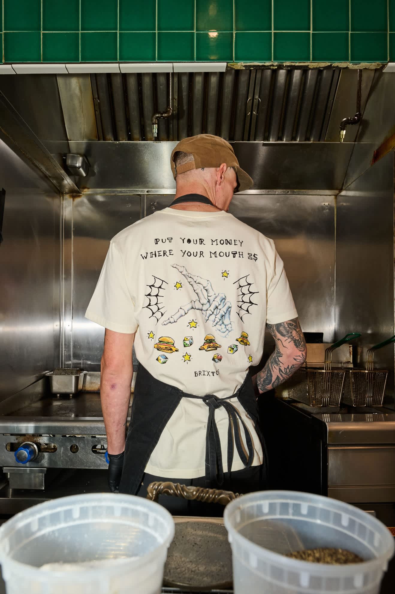 brixton-burger-she-wrote-standard-t-shirt-natural-grafik image 4