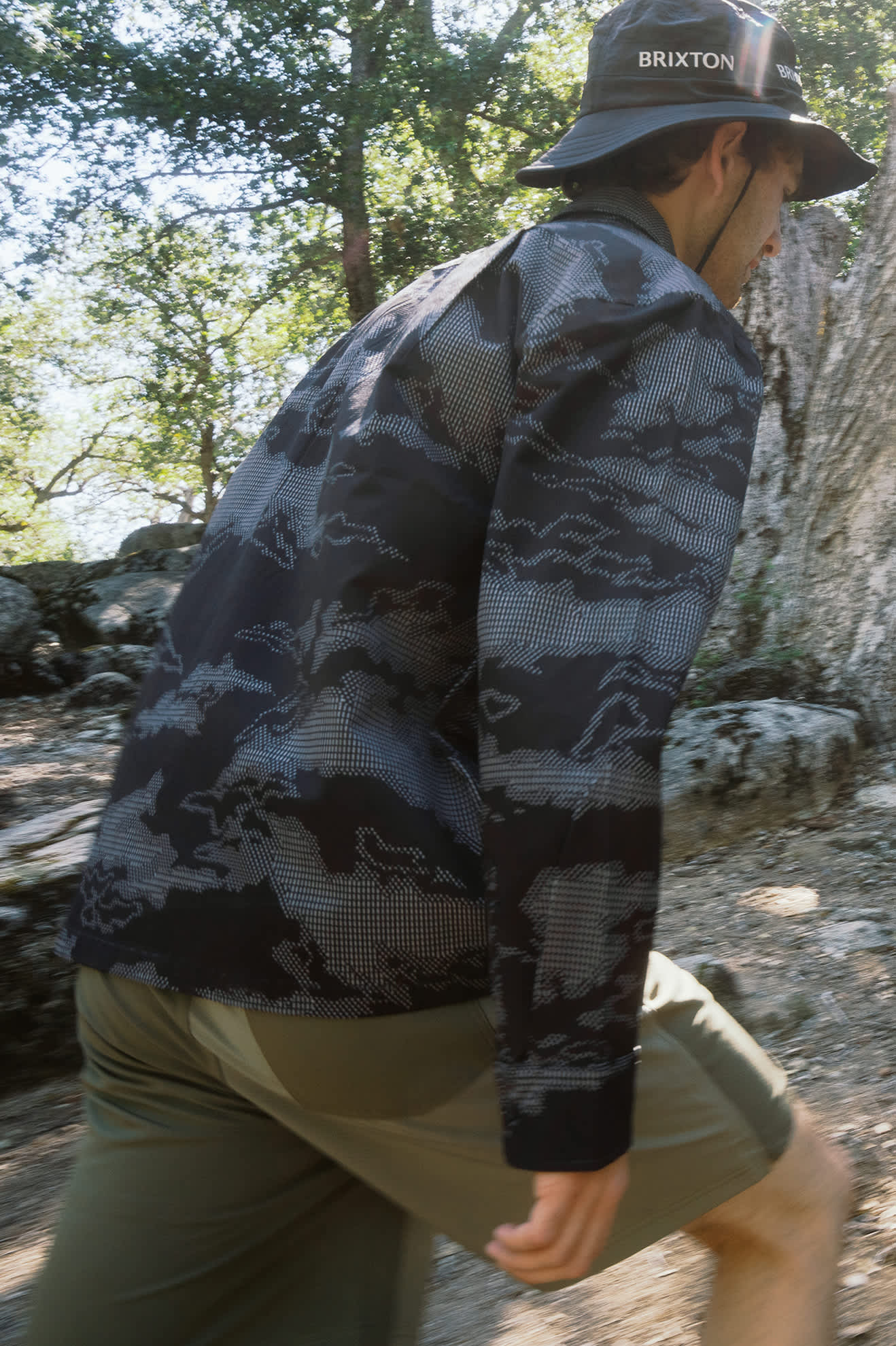 brixton-journey-lightweight-hemd-black-camo-polyester image 6