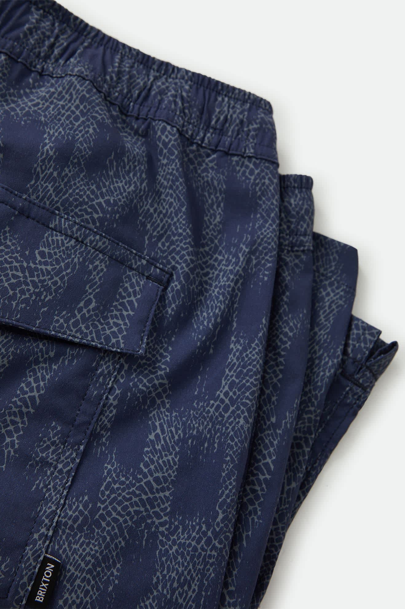brixton-everyday-hybrid-short-7-washed-navy-crackle image 8