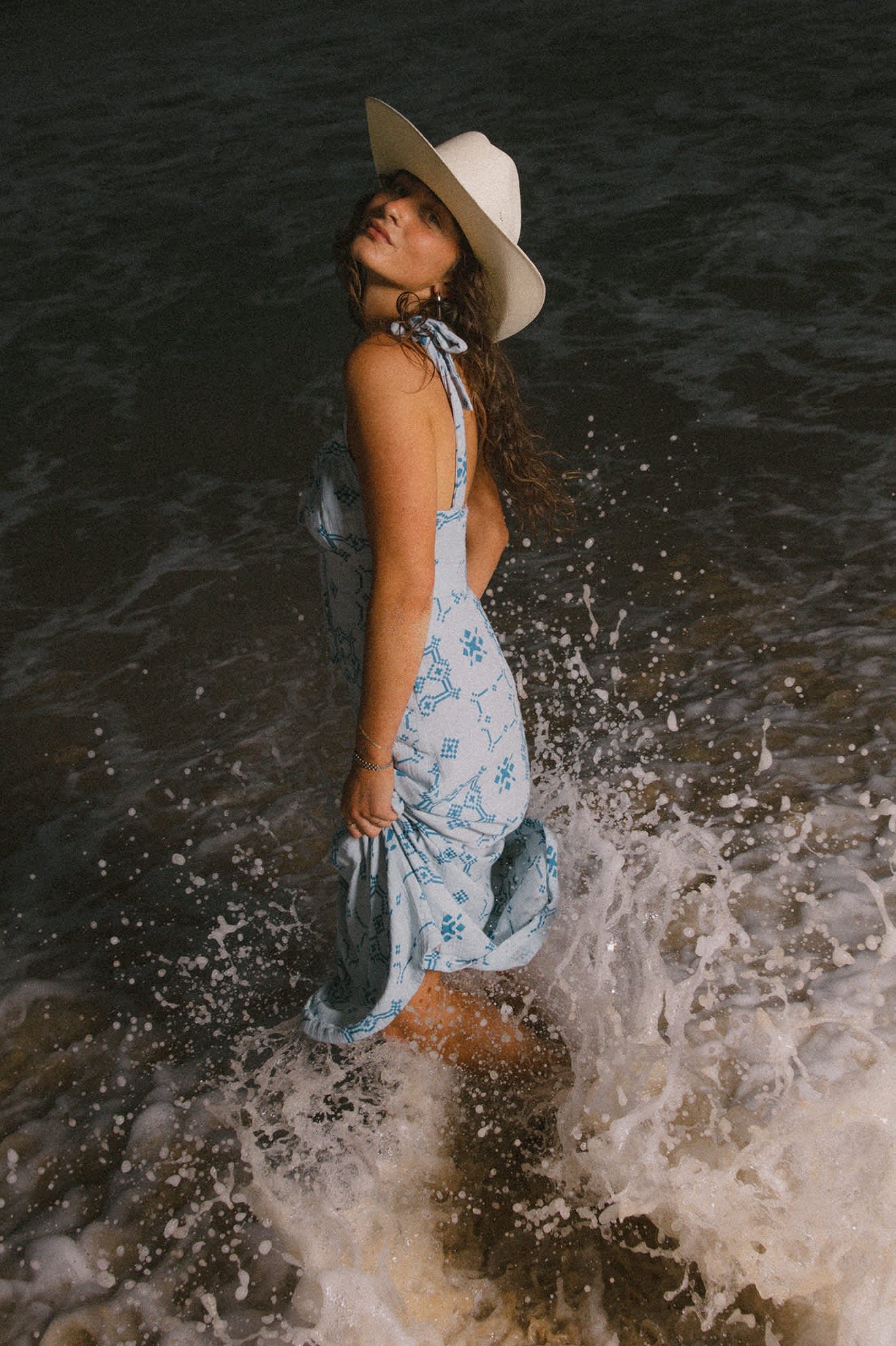 brixton-the-tie-dress-aura-blue-tile-print-baumwollkleid image 6