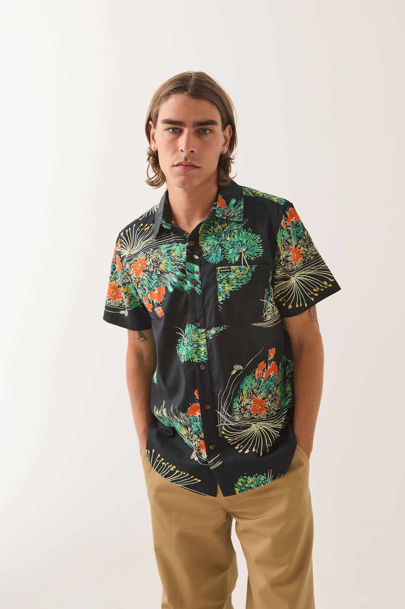 brixton-charter-print-hemd-black-floral-kurzarm image 2
