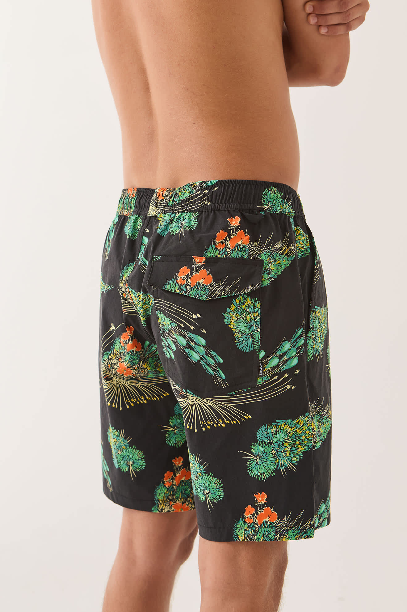 brixton-everyday-stretch-hybrid-short-7-badeshorts-black-floral image 6